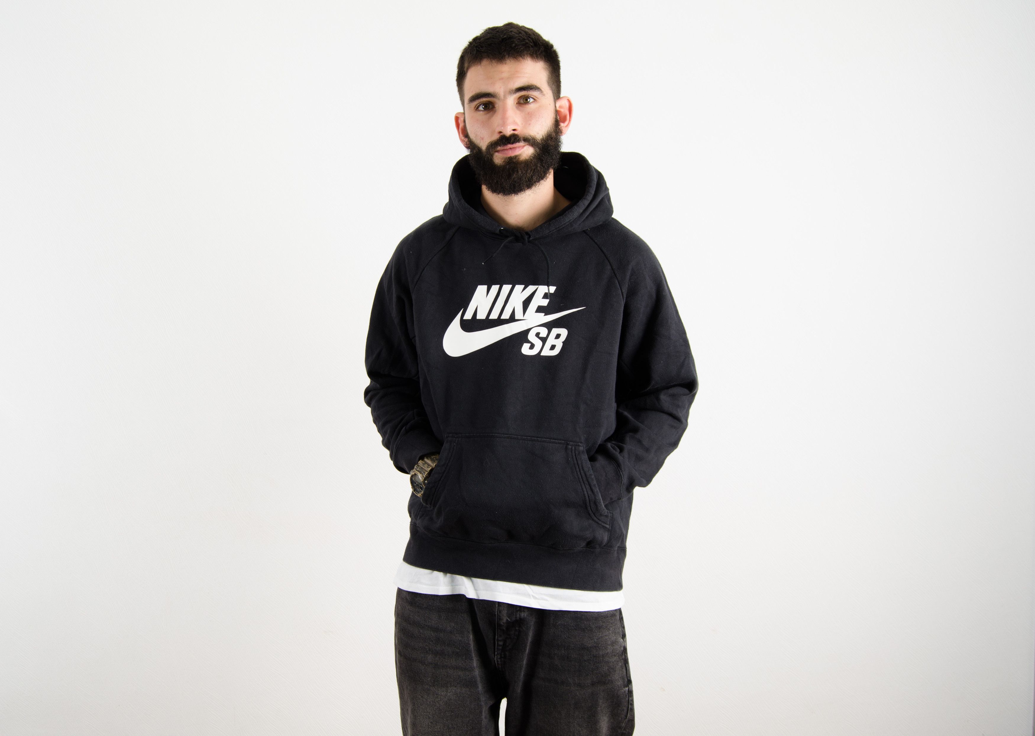 Nike sb hot sale black hoodie