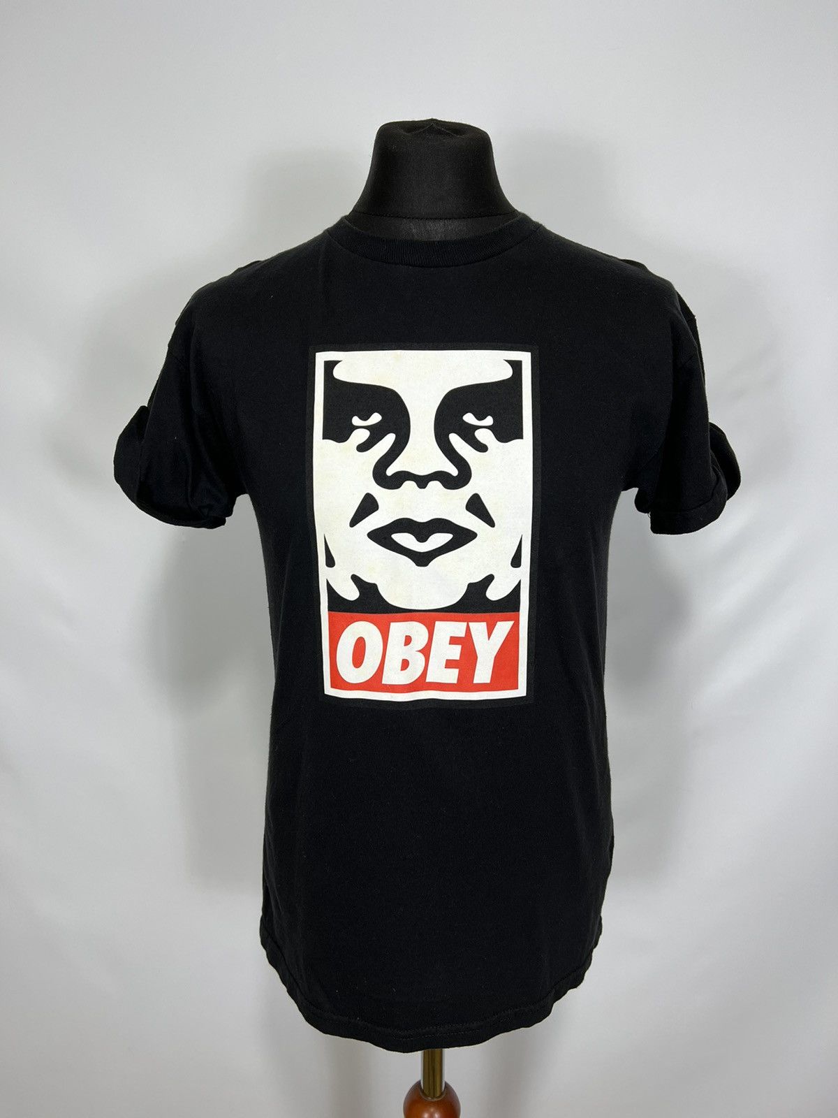 OBEY JUMPY FITTED TEE