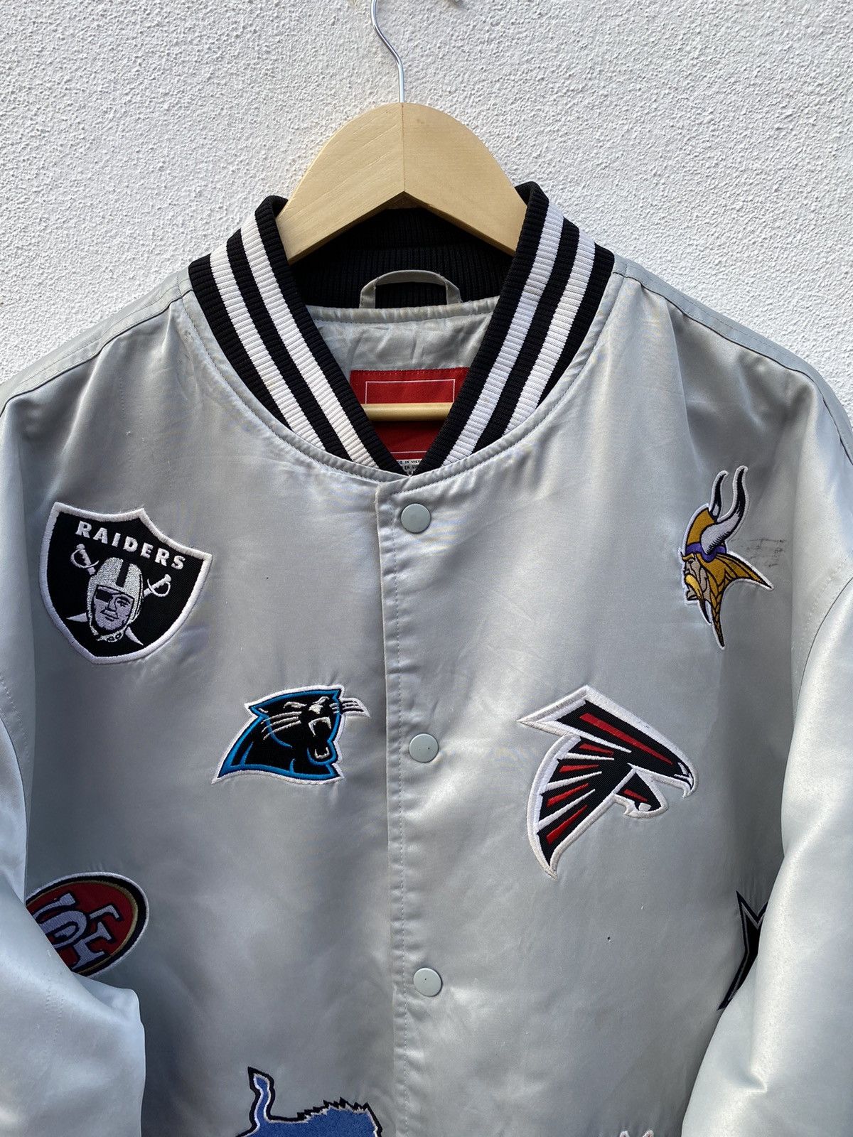 NFL Vintage NFL team jacket all logo patch satin bomber jacket Size US XL / EU 56 / 4 - 3 Thumbnail