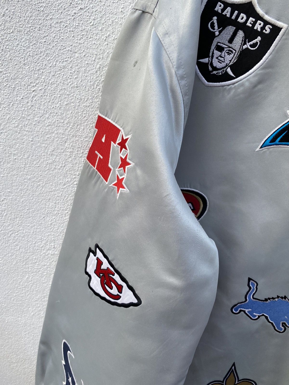 NFL Vintage NFL team jacket all logo patch satin bomber jacket Size US XL / EU 56 / 4 - 4 Thumbnail