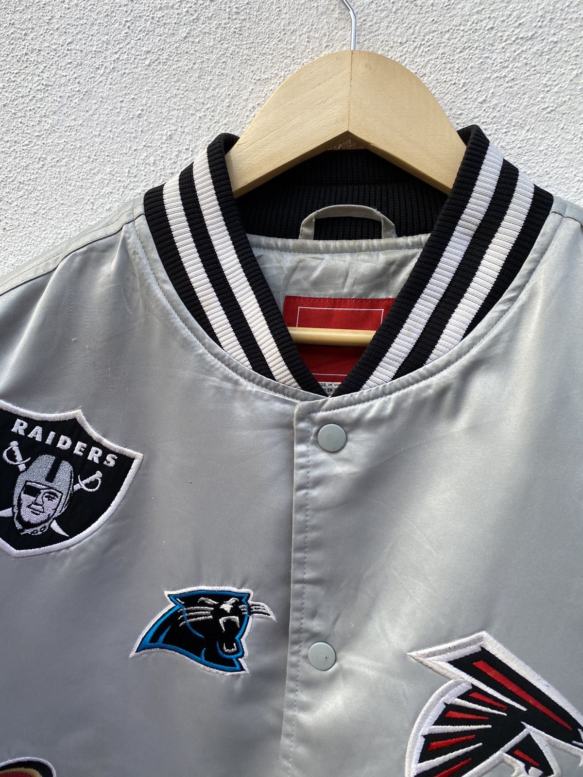 NFL Vintage NFL team jacket all logo patch satin bomber jacket Size US XL / EU 56 / 4 - 10 Thumbnail