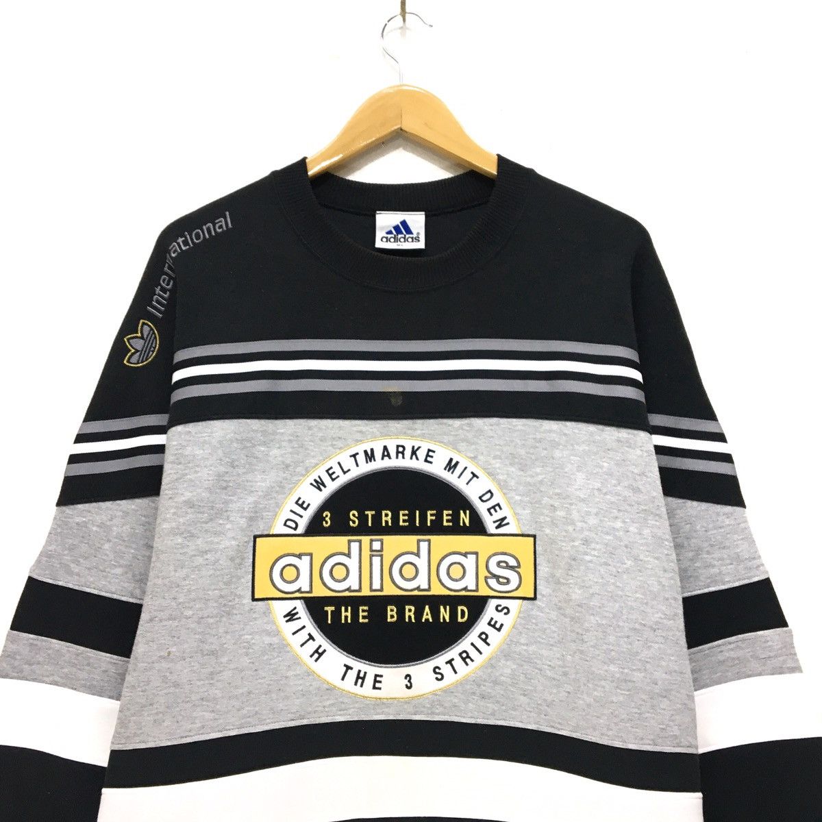 Adidas Vintage 90s ADIDAS Crewneck Sweatshirt Embroidered Big Logo Size US L / EU 52-54 / 3 - 6 Thumbnail