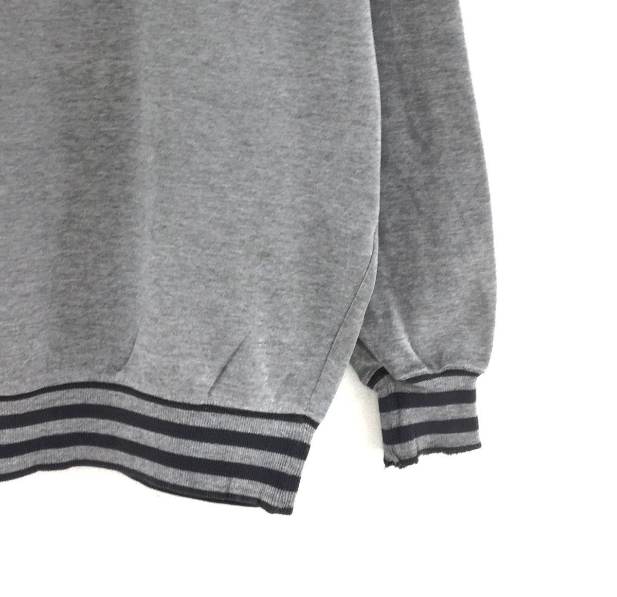 Nike Vintage 90s Nike Small Swoosh Crewneck Sweatshirt Size US L / EU 52-54 / 3 - 5 Thumbnail