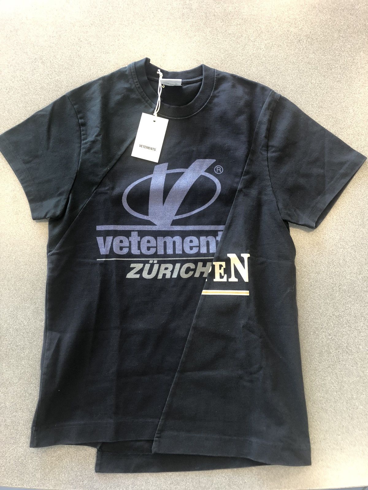 Vetements Vetements Zurich Ss18 Reconstructed T-Shirt Size US S / EU 44-46 / 1 - 1 Thumbnail