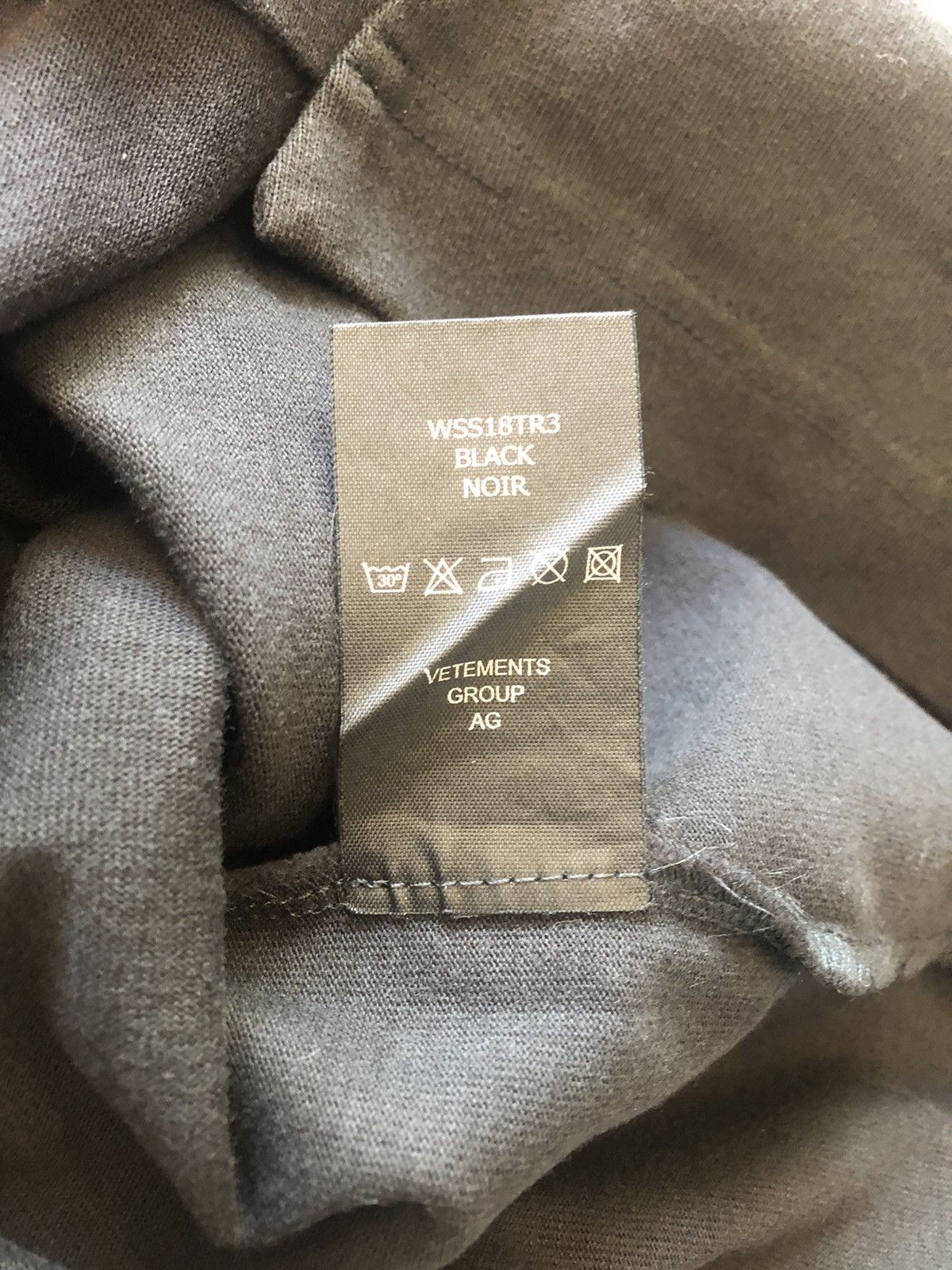 Vetements Vetements Zurich Ss18 Reconstructed T-Shirt Size US S / EU 44-46 / 1 - 5 Thumbnail