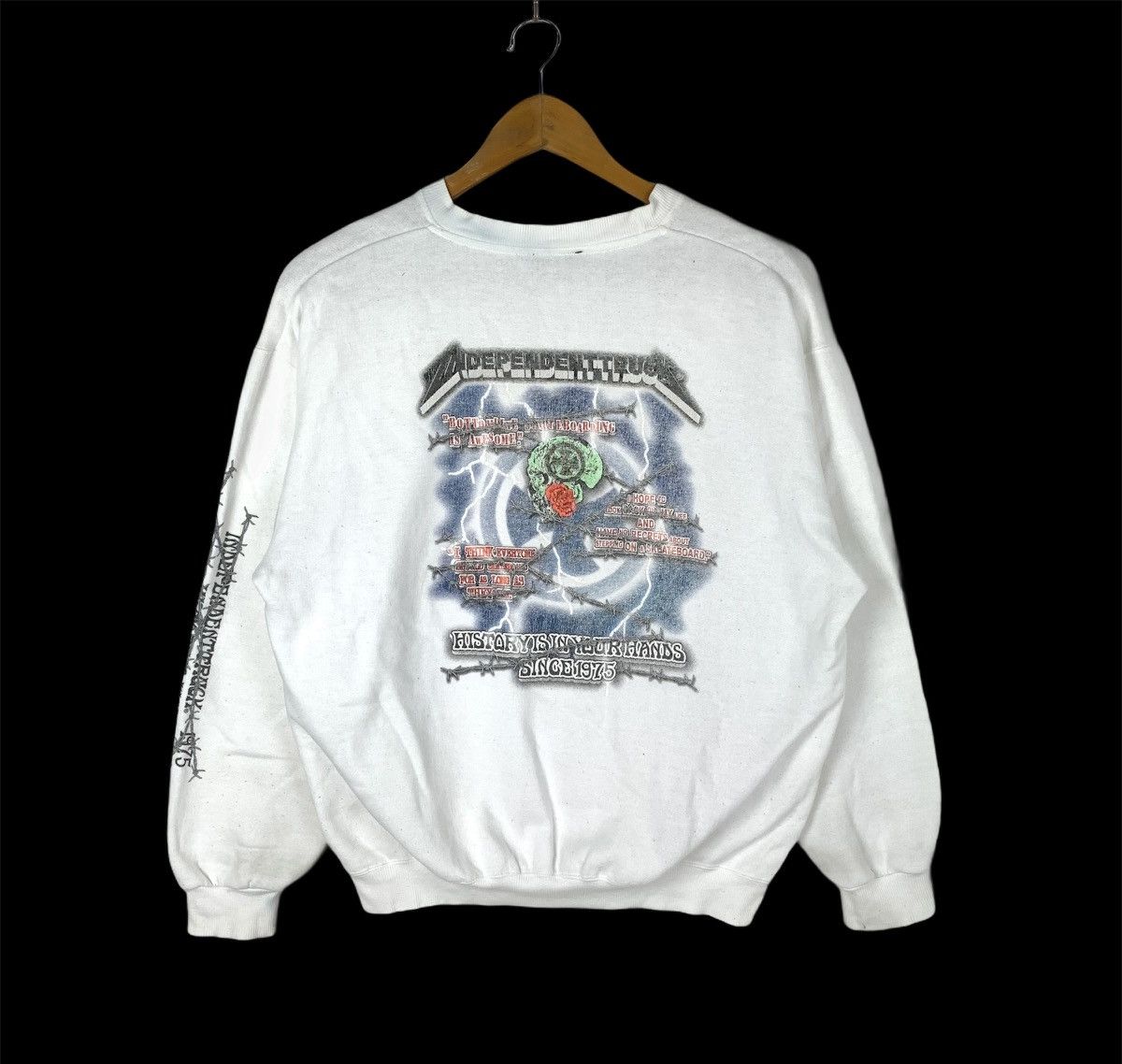 Vintage Vintage Independent Truck History Is In Your Hand Sweatshirt Size US M / EU 48-50 / 2 - 1 Thumbnail
