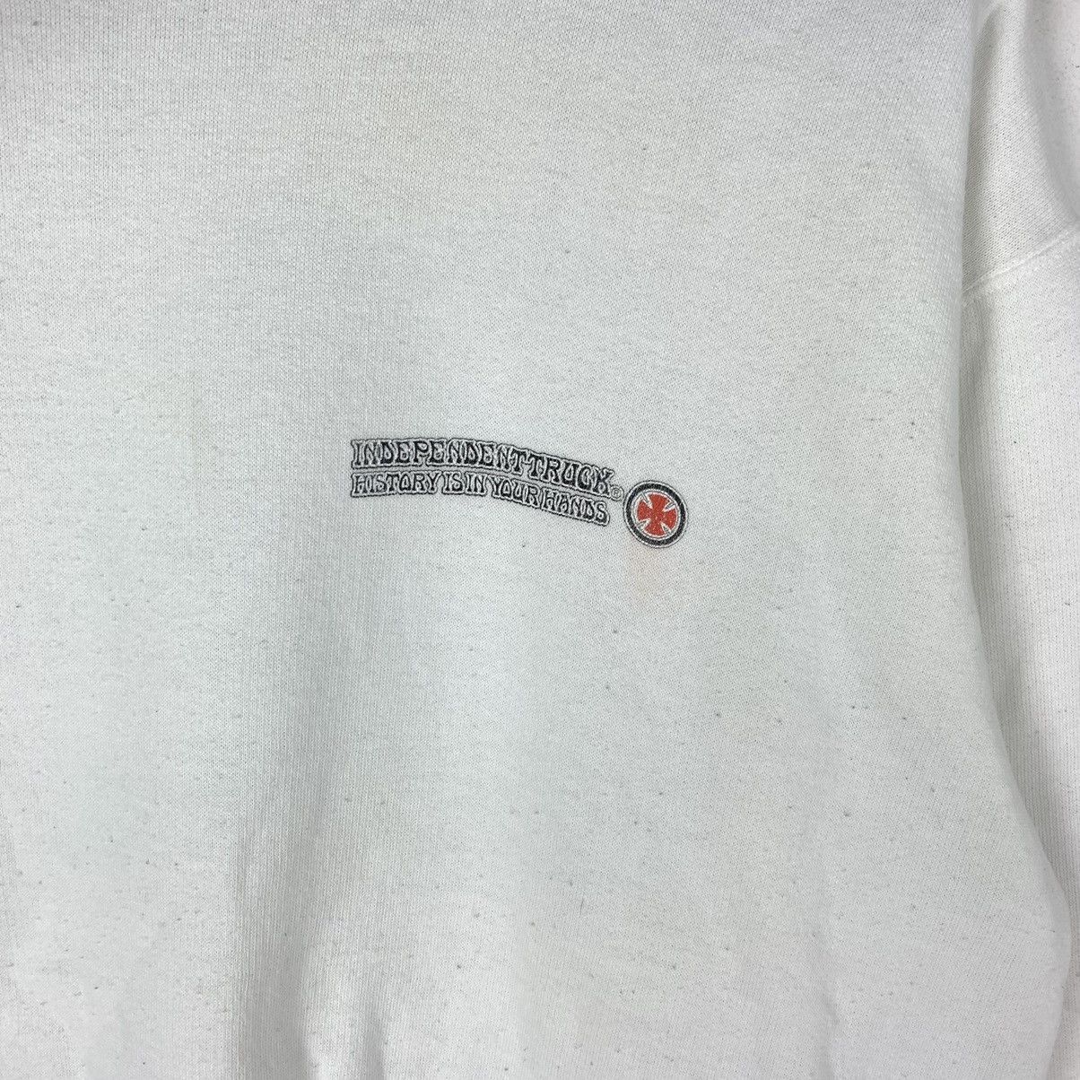Vintage Vintage Independent Truck History Is In Your Hand Sweatshirt Size US M / EU 48-50 / 2 - 6 Thumbnail
