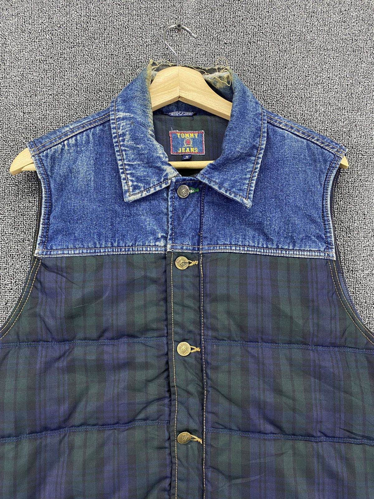Tommy Hilfiger Vintage Tommy Hilfiger Big Logo Light Puffer Denim Vest Size US M / EU 48-50 / 2 - 3 Thumbnail