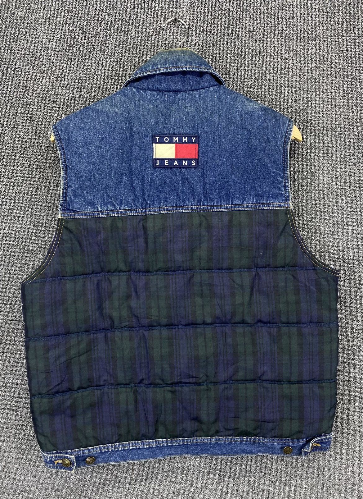 Tommy Hilfiger Vintage Tommy Hilfiger Big Logo Light Puffer Denim Vest Size US M / EU 48-50 / 2 - 10 Thumbnail