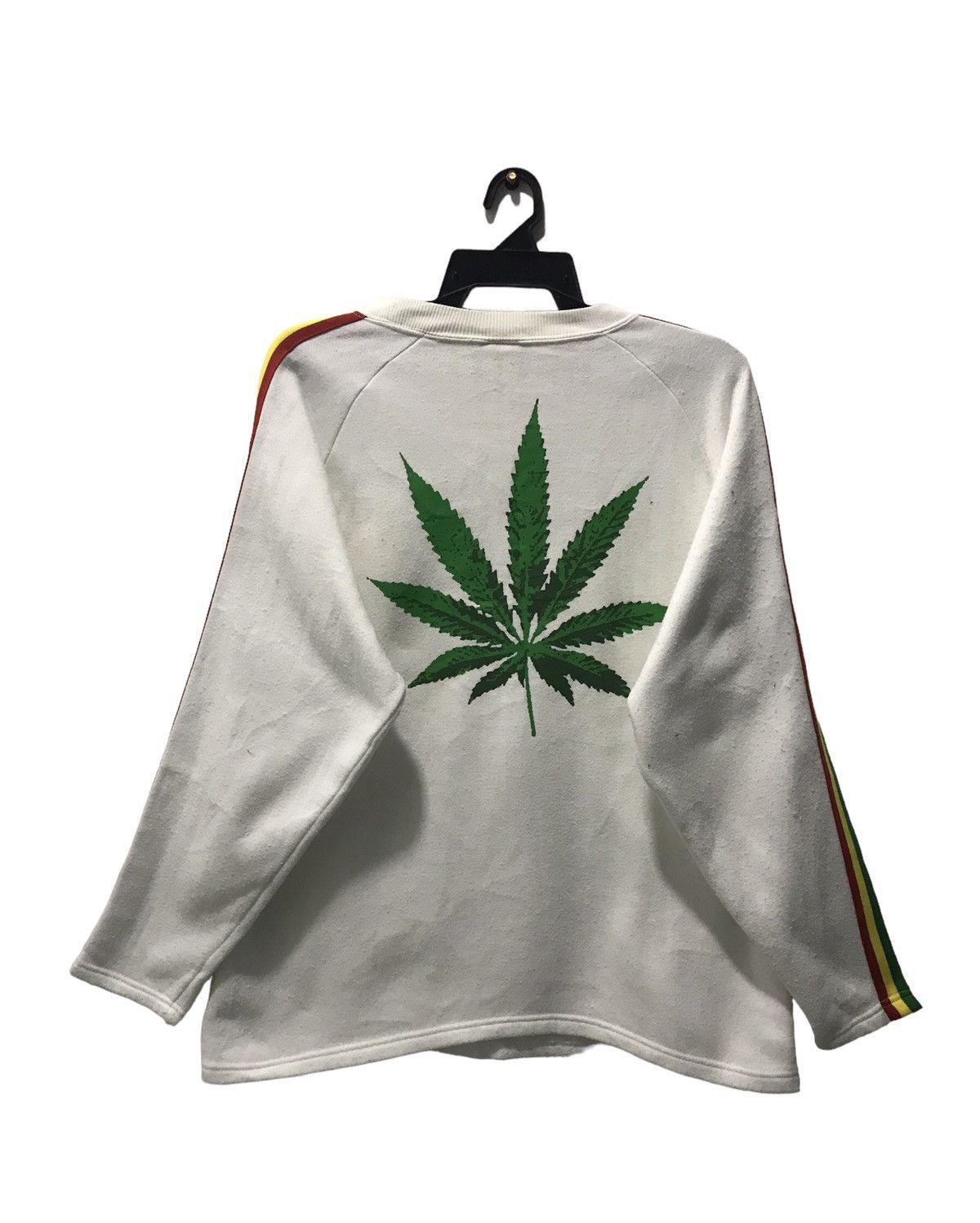 WONDER WALL SWEATSHIRT