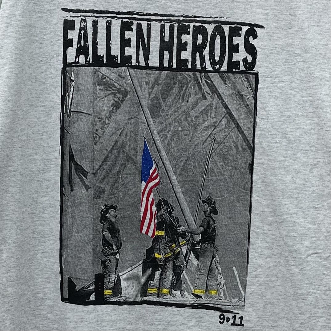Vintage Vintage Fallen Heroes September 11,2001 T-Shirt Size US XXL / EU 58 / 5 - 2 Thumbnail