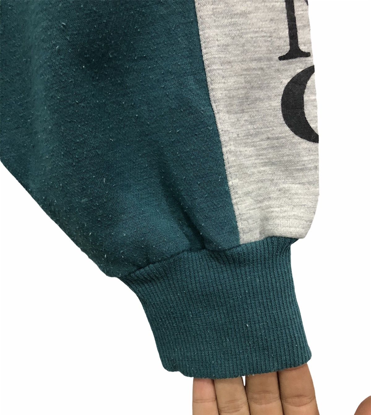 Valentino VINTAGE NICOLA VALENTINO ITALY BIG LOGO SWEATSHIRT Size US L / EU 52-54 / 3 - 7 Thumbnail