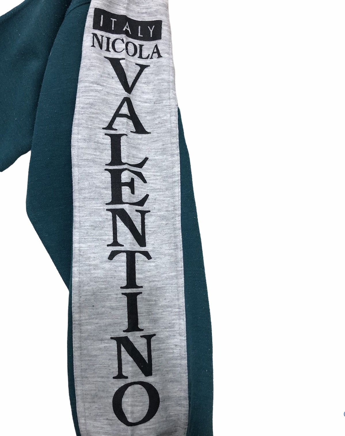 Valentino VINTAGE NICOLA VALENTINO ITALY BIG LOGO SWEATSHIRT Size US L / EU 52-54 / 3 - 6 Thumbnail