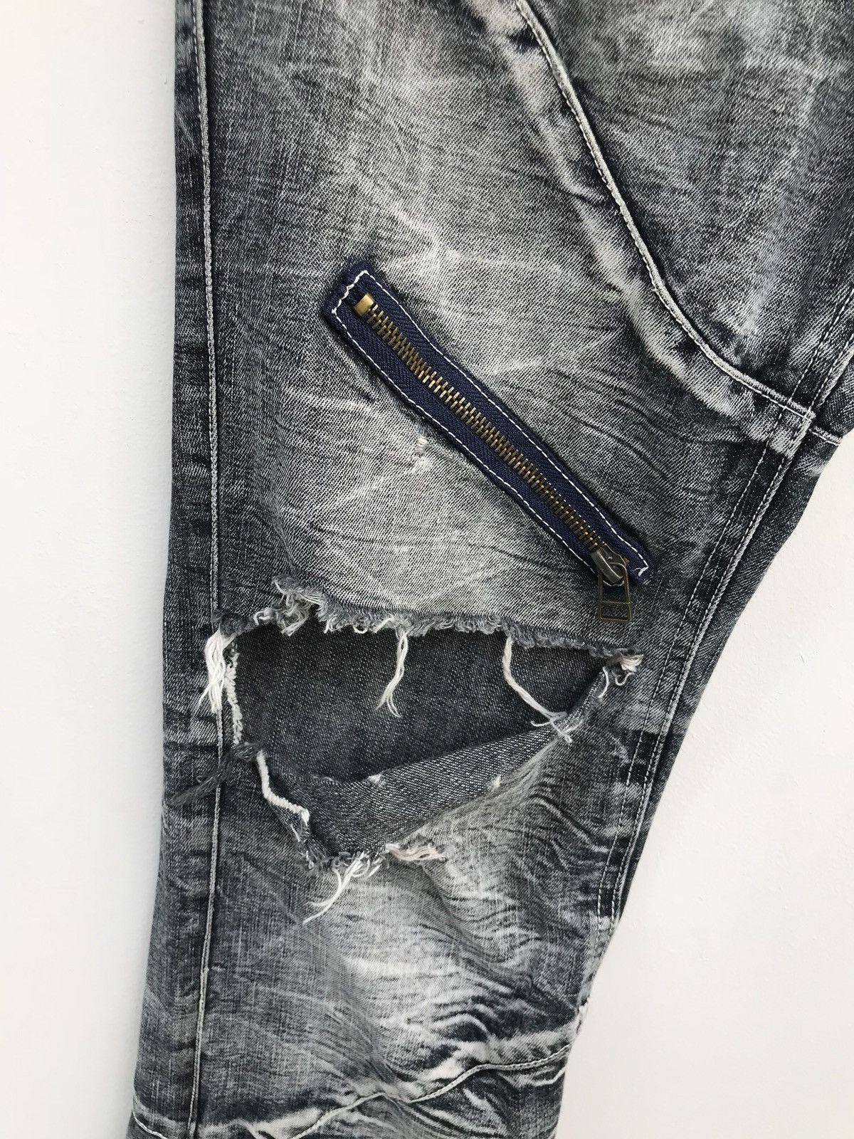 Japanese Brand Japanese Brand Lowbox Distressed Ripped Bleached Acid Wash Size US 30 / EU 46 - 9 Thumbnail