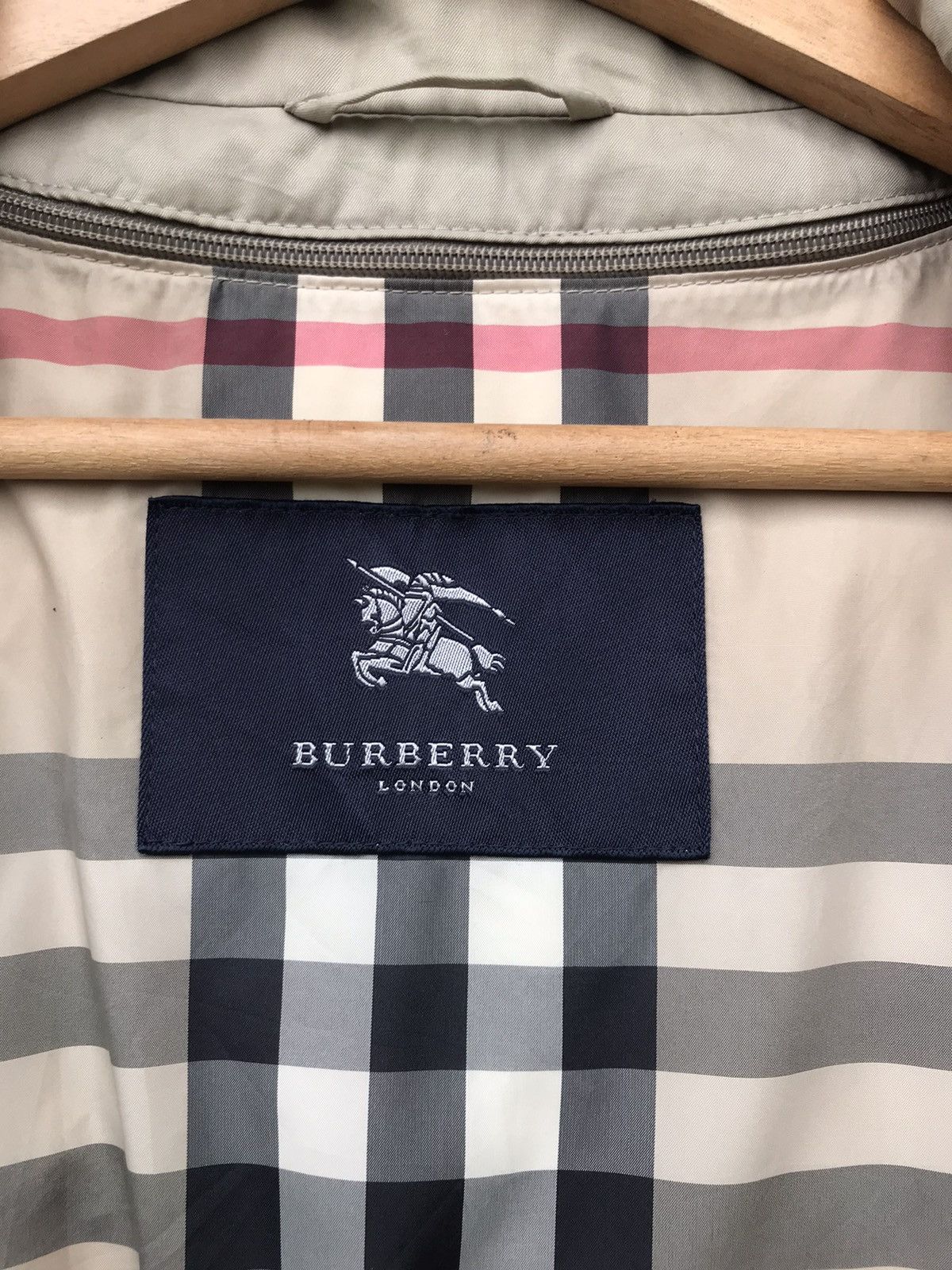 Burberry BURBERRY LONDON NOVA CHECK LONG JACKET Size US M / EU 48-50 / 2 - 3 Thumbnail