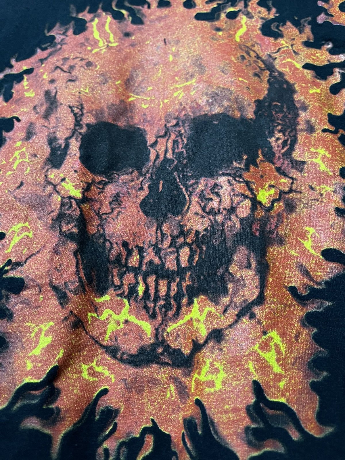 Vintage Vintage 90s Fashion Victim Arkwork Skulls Fire Tee Size US XL / EU 56 / 4 - 4 Thumbnail