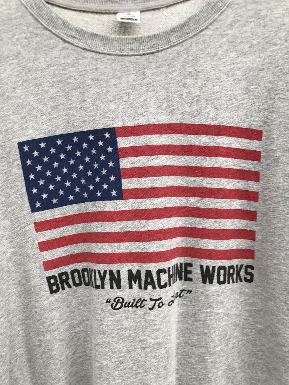 Japanese Brand × Uniqlo Uniqlo USA Flag Logo Crewneck Sweatshirt Armpit 24”x27.5” Size US XL / EU 56 / 4 - 4 Thumbnail