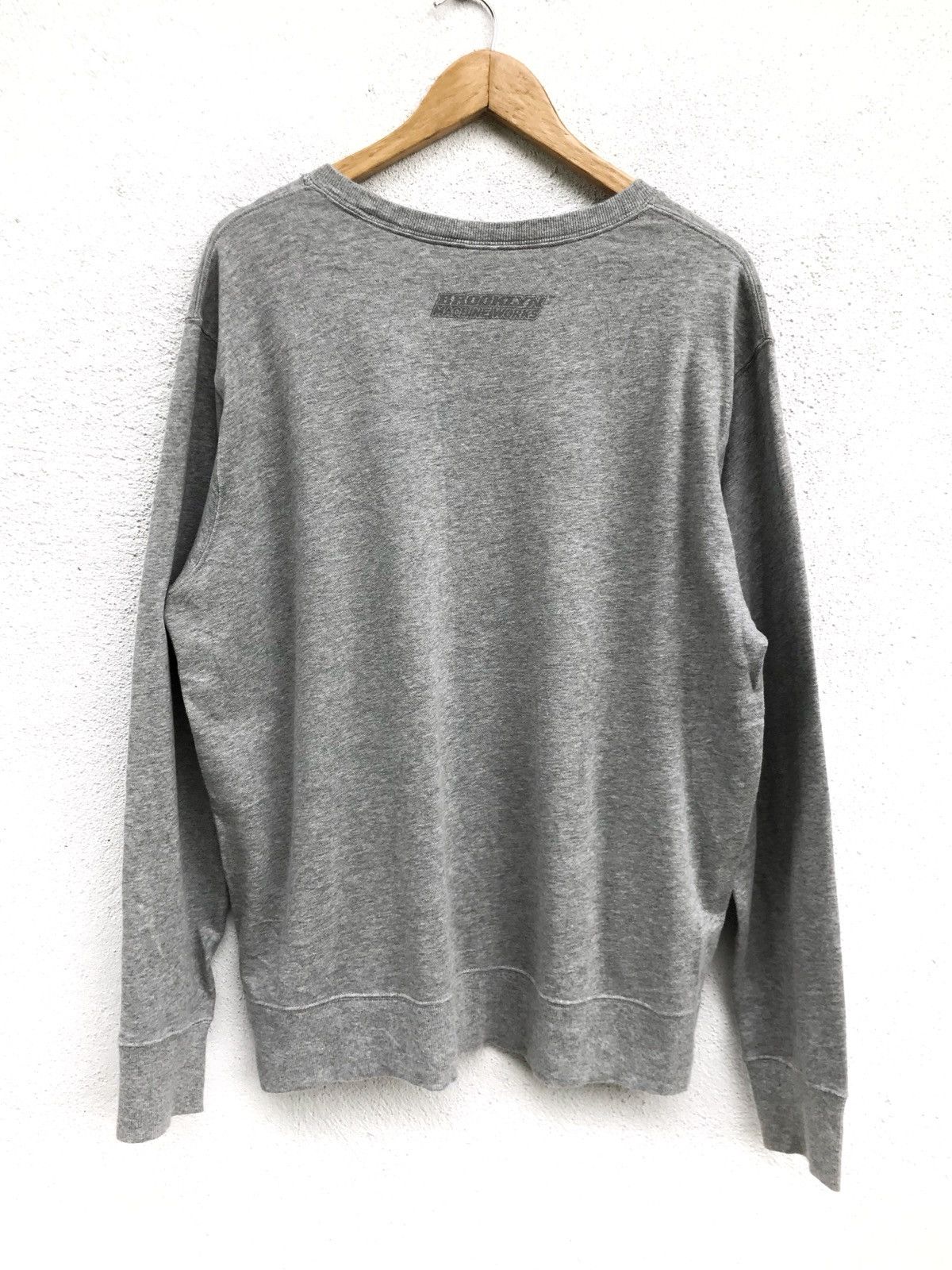 Japanese Brand × Uniqlo Uniqlo USA Flag Logo Crewneck Sweatshirt Armpit 24”x27.5” Size US XL / EU 56 / 4 - 3 Thumbnail