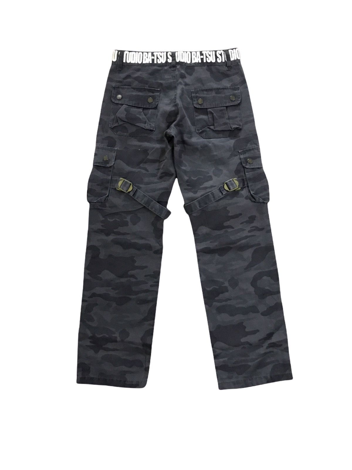 Japanese Brand × Seditionaries ⏰ need gone now 🔥 Batsu Studio Dark Camo Cargo Multipocket Size US 26 / EU 42 - 2 Thumbnail