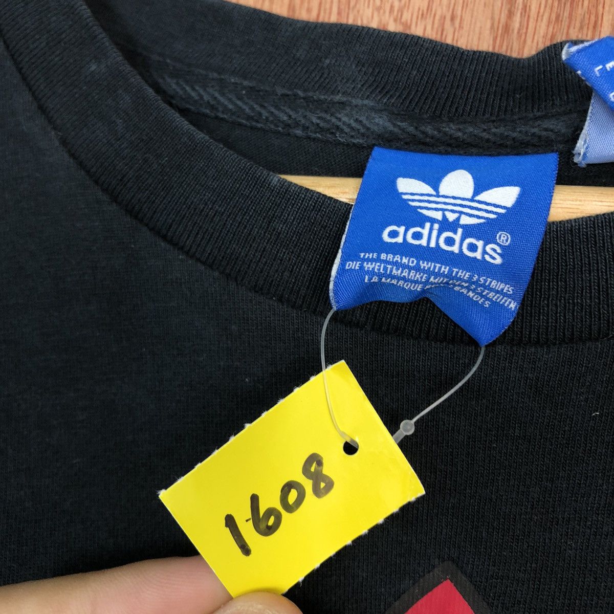 Adidas DLL Adidas Black vintage big logo Short Sleeve Tshirt #1608 Size US M / EU 48-50 / 2 - 13 Thumbnail
