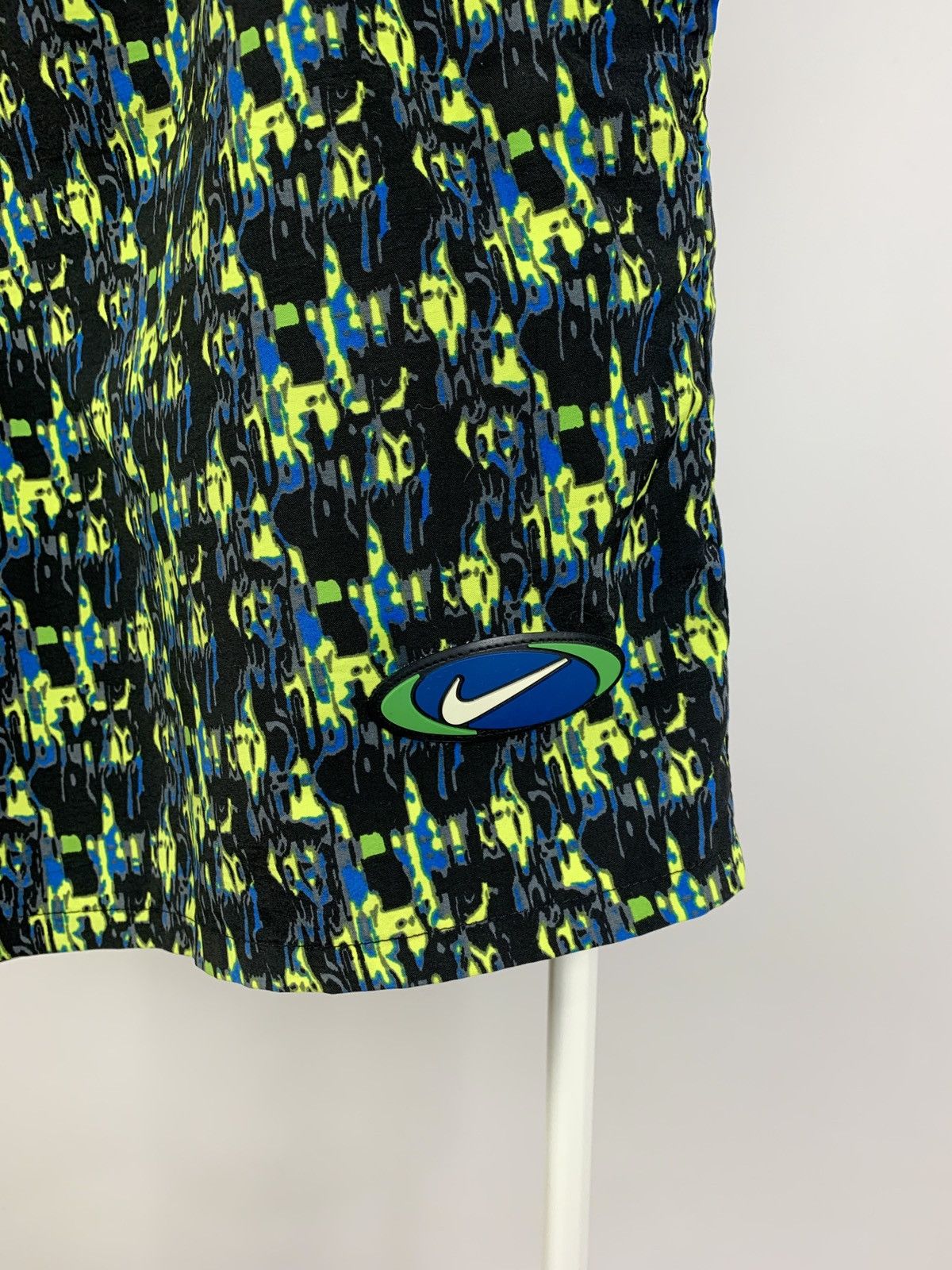 Nike 90s Vintage Nike Swim Trunks Abstract Print Shorts Size US 32 / EU 48 - 5 Thumbnail