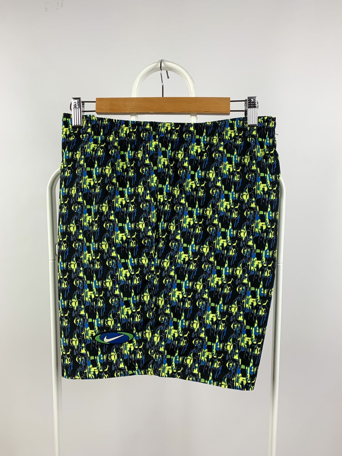 Nike 90s Vintage Nike Swim Trunks Abstract Print Shorts Size US 32 / EU 48 - 2 Thumbnail