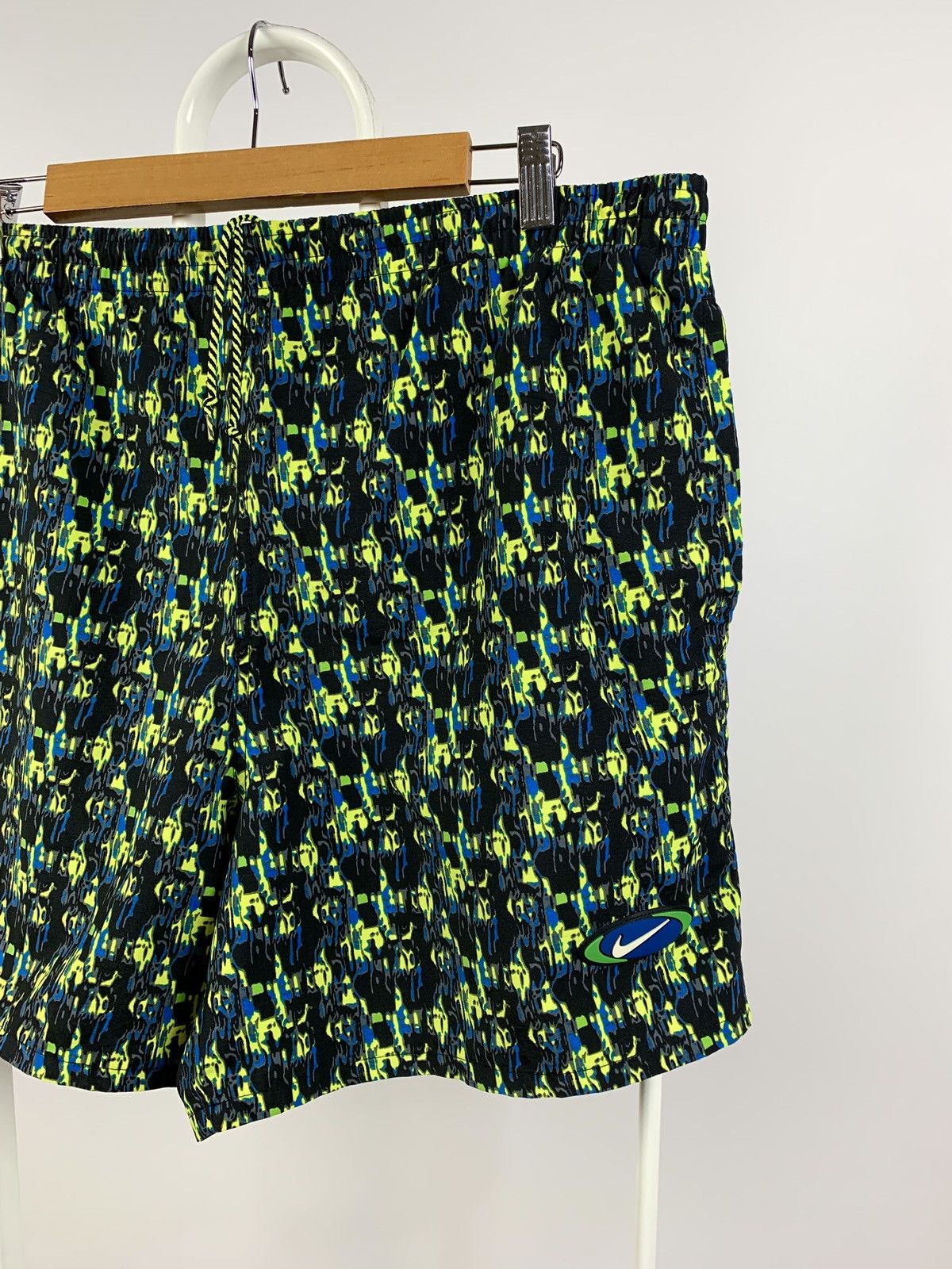 Nike 90s Vintage Nike Swim Trunks Abstract Print Shorts Size US 32 / EU 48 - 3 Thumbnail