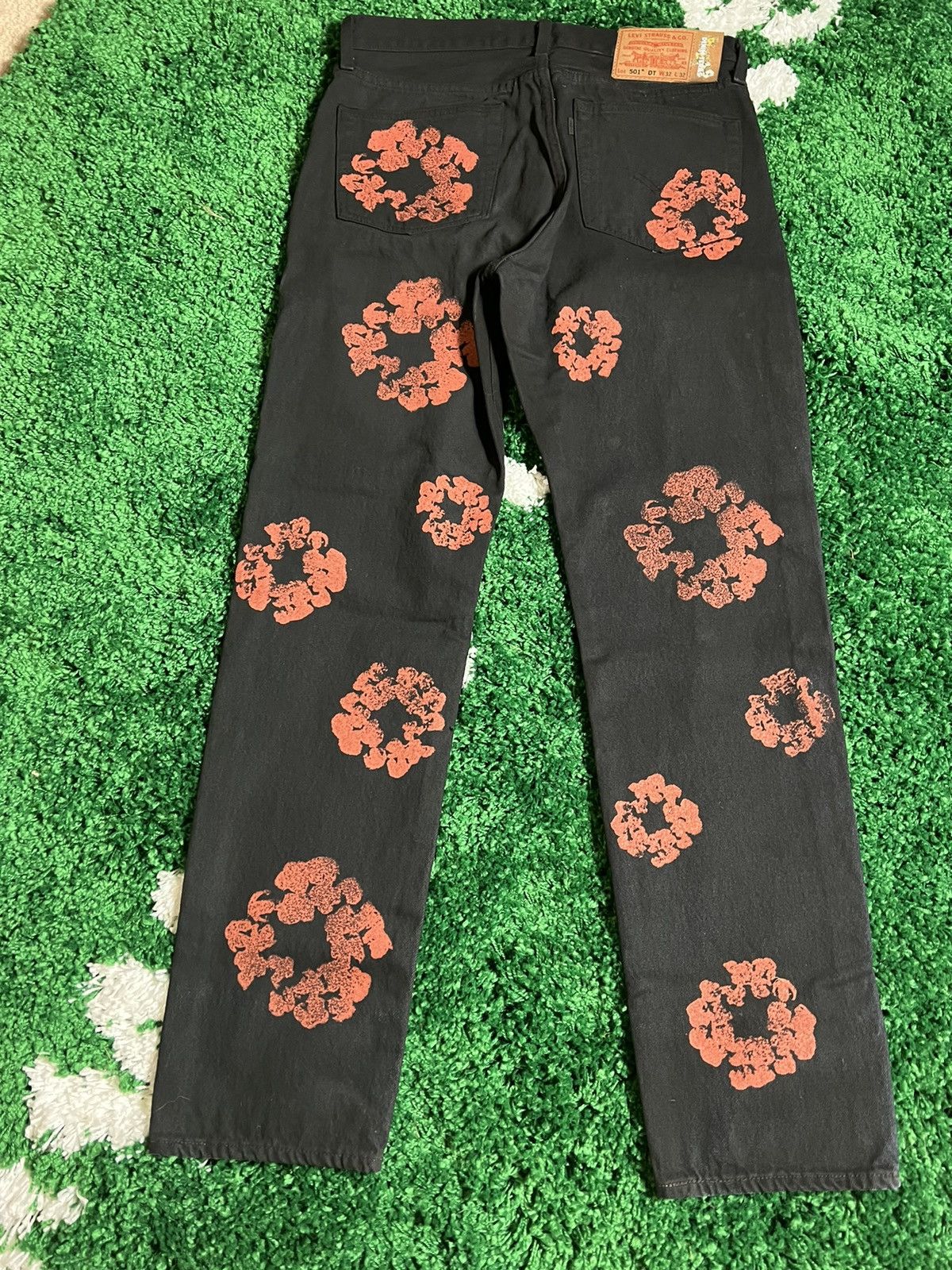 DENIM TEARS × Levi's Denim Tears Levis Red Clay Cotton Wreath Jeans Size US 32 / EU 48 - 7 Thumbnail