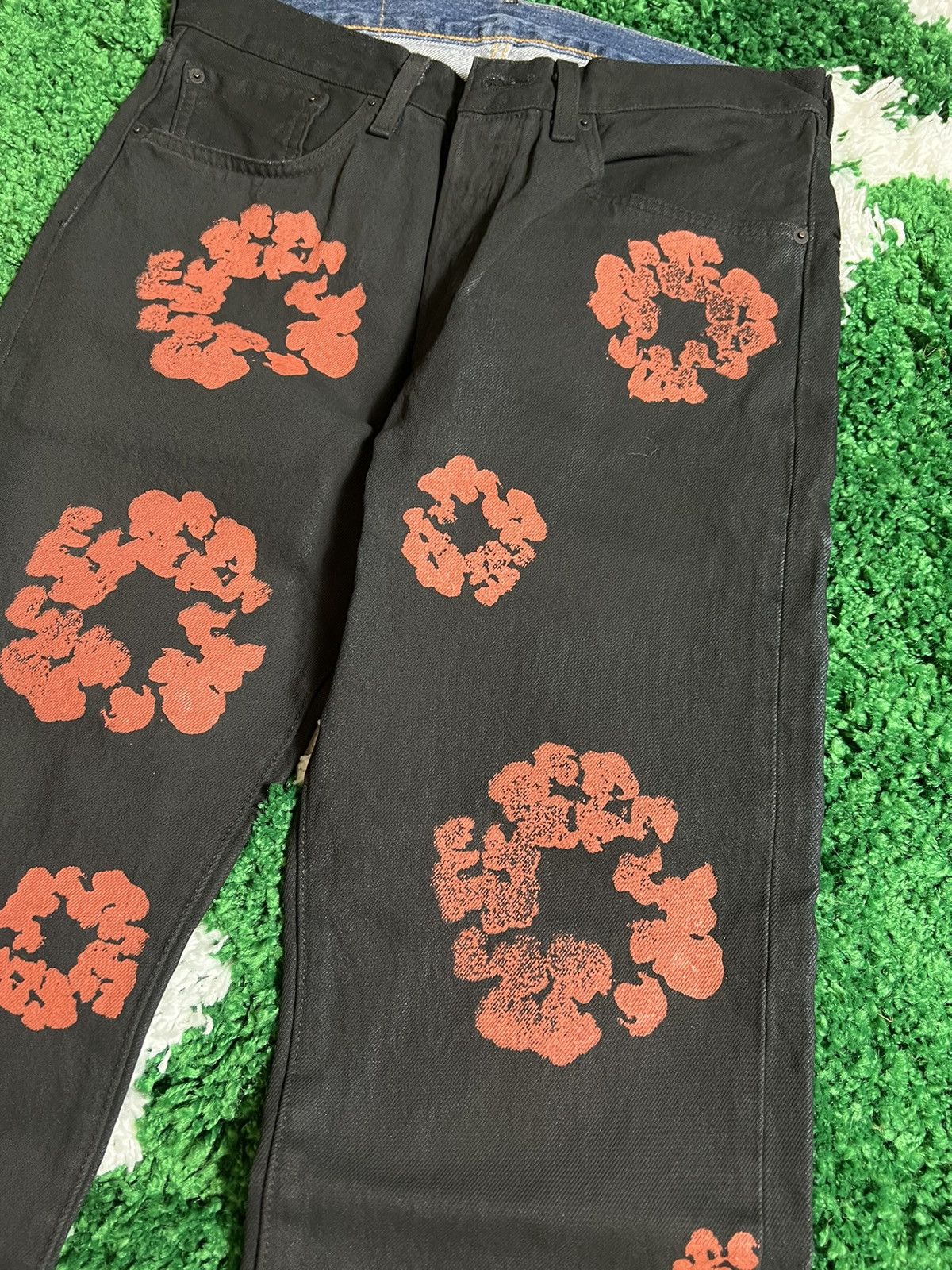 DENIM TEARS × Levi's Denim Tears Levis Red Clay Cotton Wreath Jeans Size US 32 / EU 48 - 6 Thumbnail
