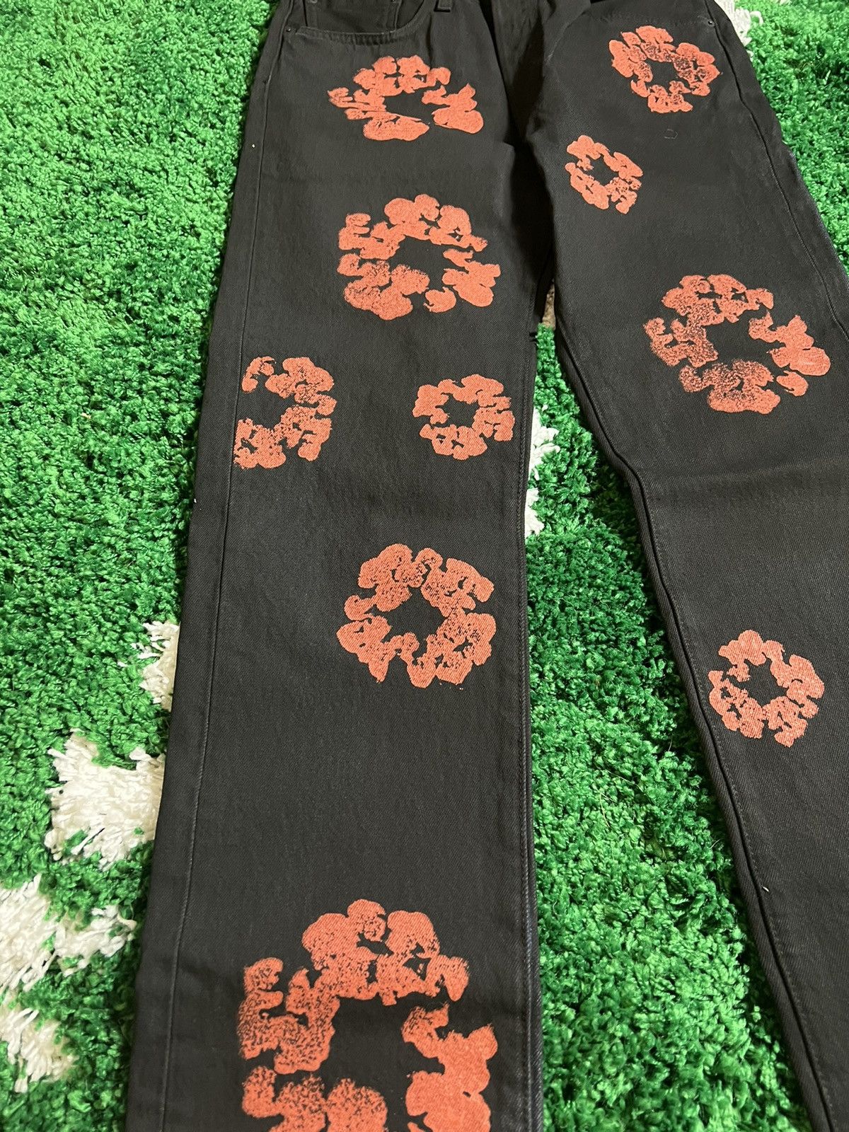 DENIM TEARS × Levi's Denim Tears Levis Red Clay Cotton Wreath Jeans Size US 32 / EU 48 - 5 Thumbnail