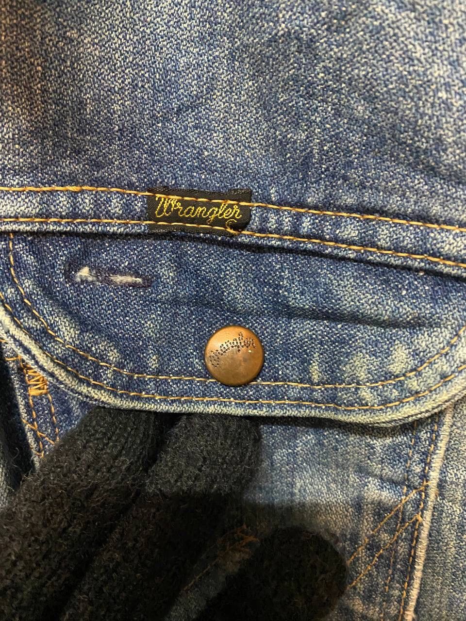 Vintage Vintage 80s Wrangler Distressed Trucker Denim Jacket Size US XL / EU 56 / 4 - 6 Thumbnail