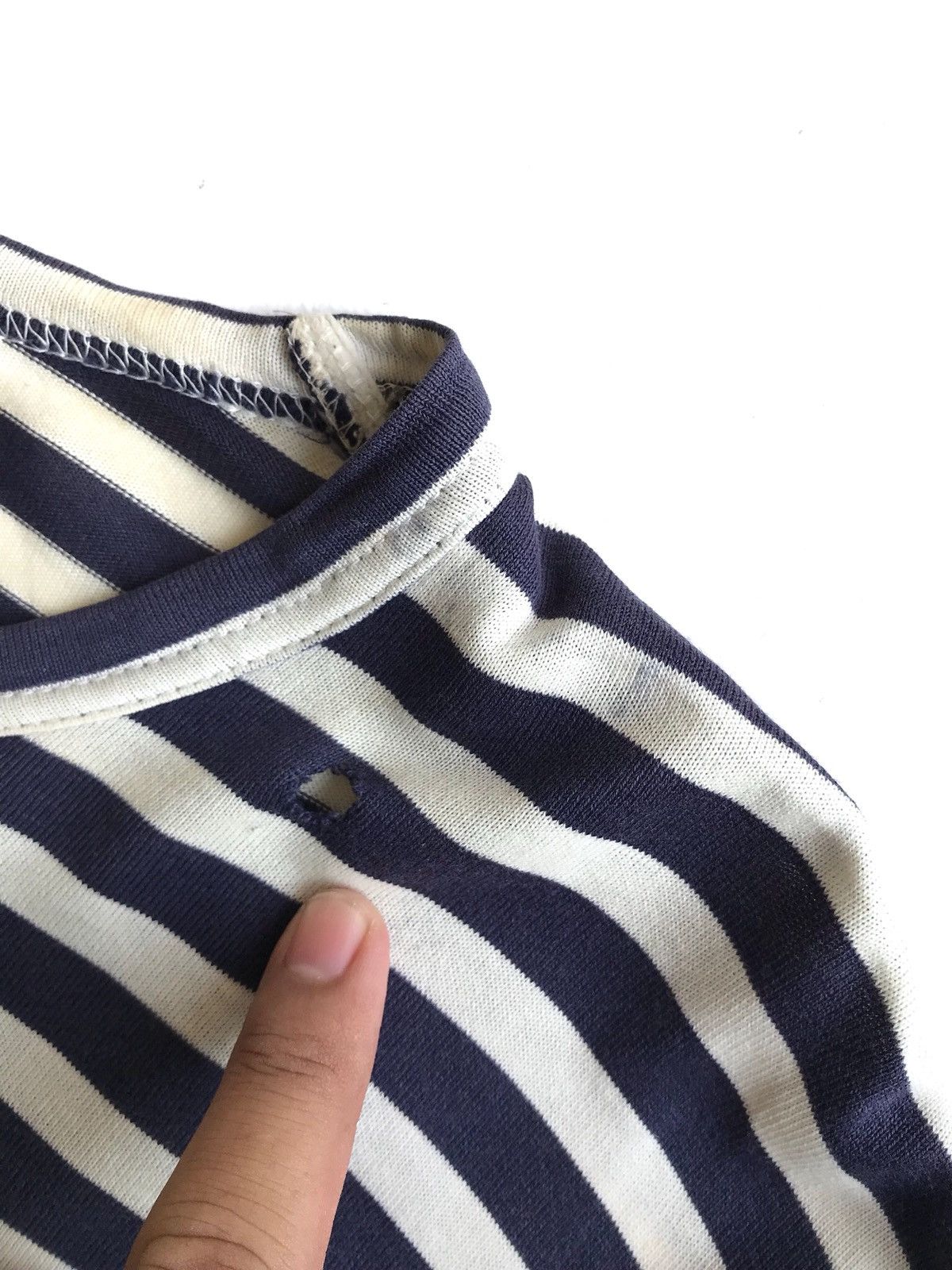 Comme des Garcons Comme des Garcons Play Stripes LS shirts White/Navy Blue Size US S / EU 44-46 / 1 - 7 Thumbnail