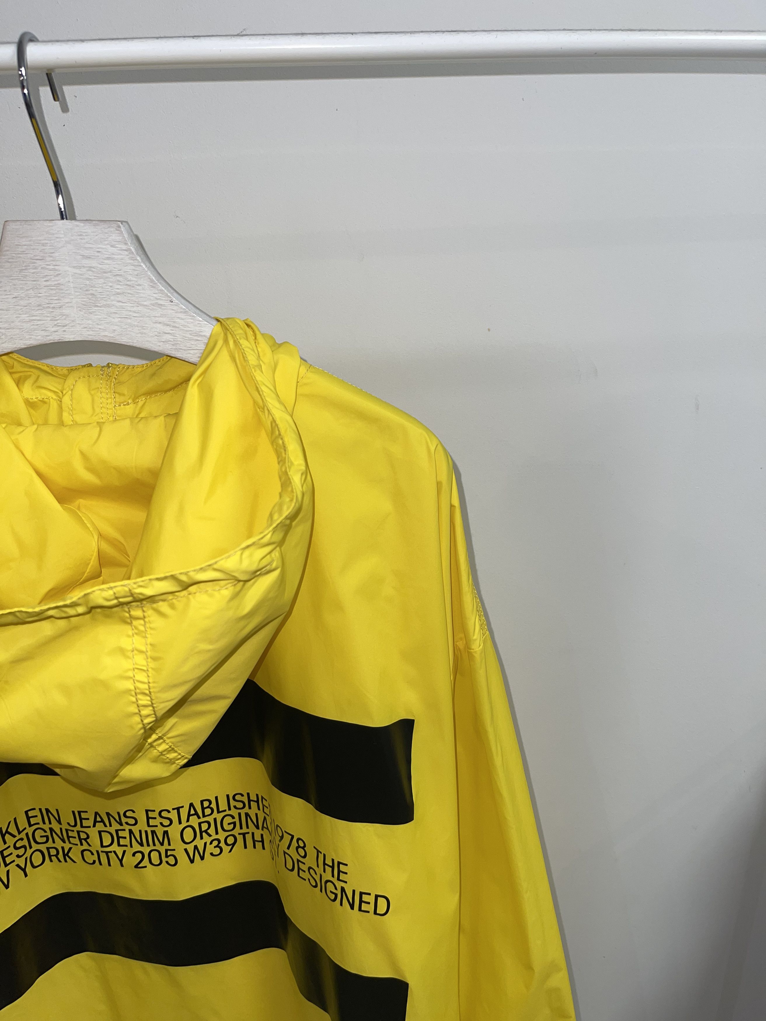 Calvin Klein × Calvin Klein 205W39NYC × Raf Simons DSWT! Calvin Klein Statement Logo Yellow Anorak Jacket Size US XL / EU 56 / 4 - 2 Thumbnail