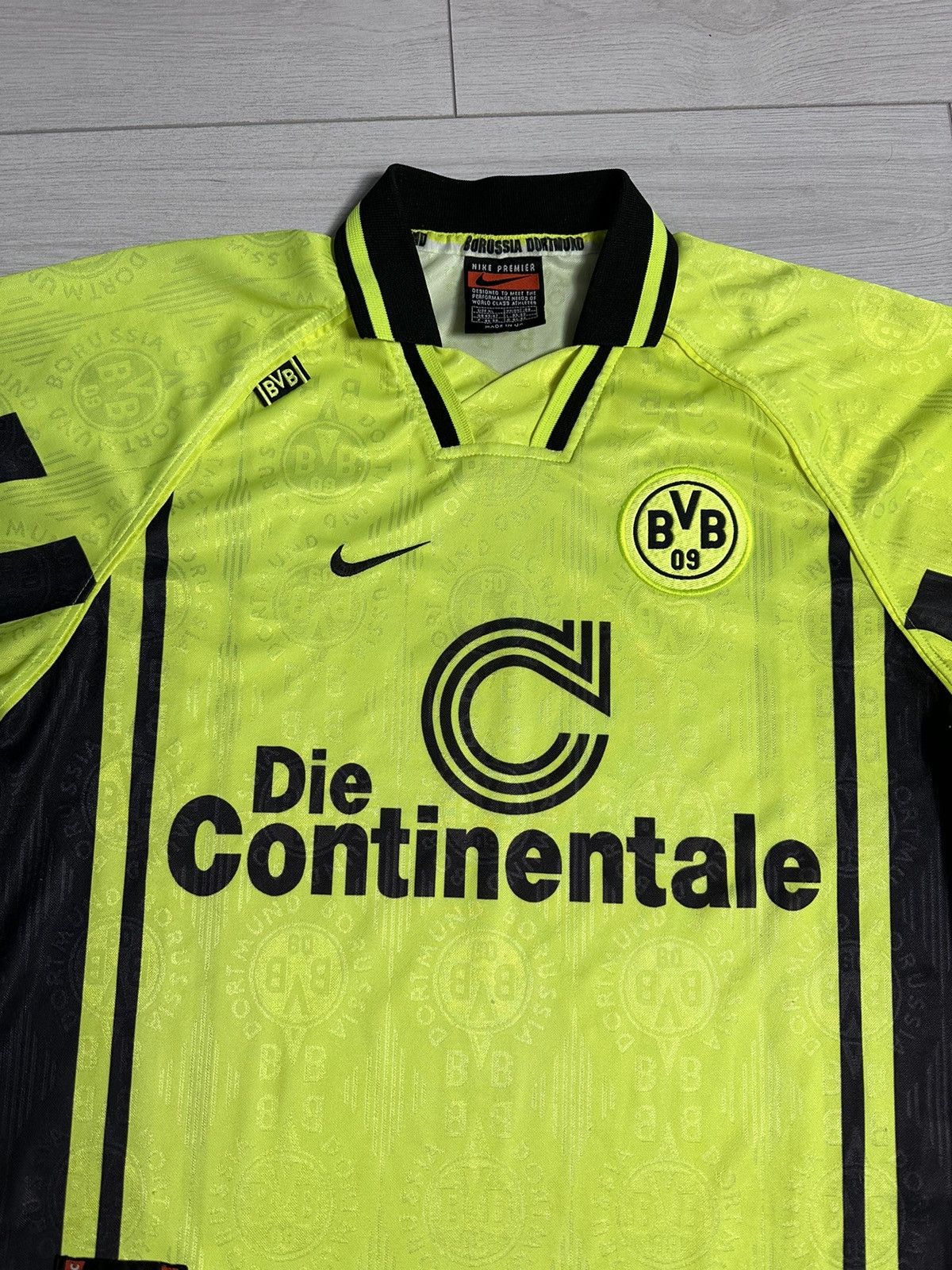 Nike × Vintage Vintage Nike Borussia Dortmund soccer jersey size L Size US XL / EU 56 / 4 - 2 Thumbnail