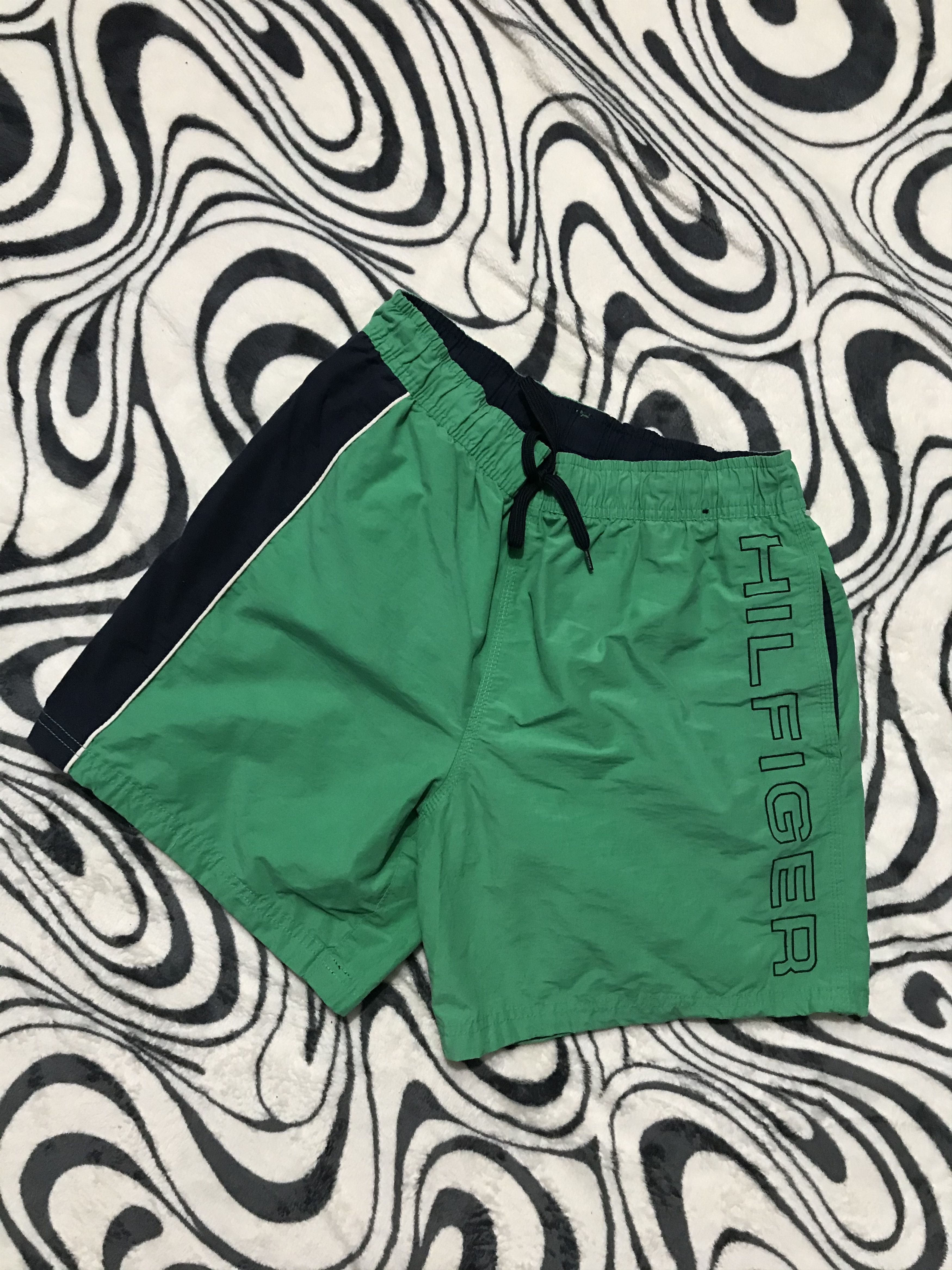 Tommy Hilfiger × Vintage Tommy Hilfiger Mens Big Logo Nylon Shorts Size US 30 / EU 46 - 1 Thumbnail