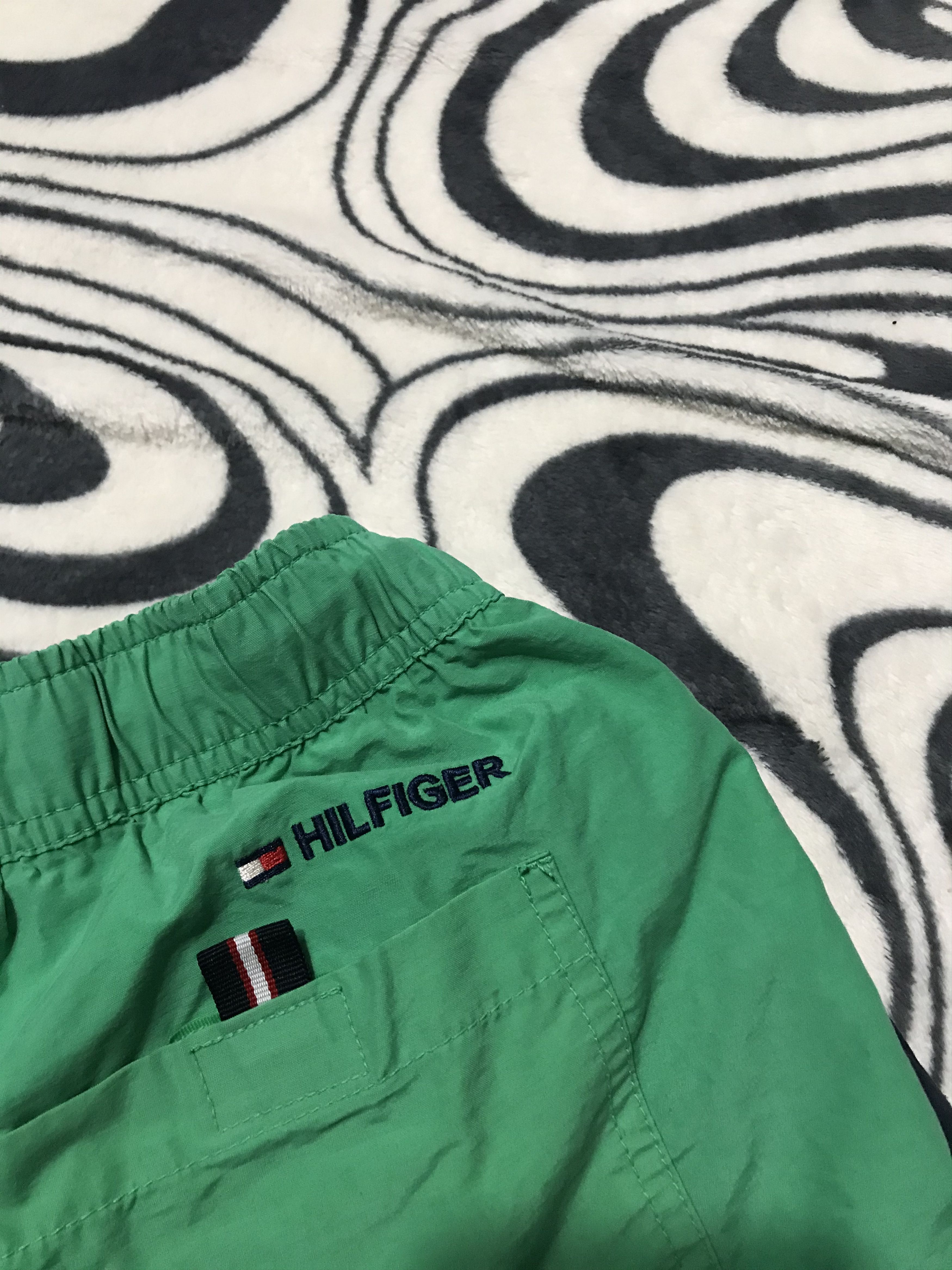 Tommy Hilfiger × Vintage Tommy Hilfiger Mens Big Logo Nylon Shorts Size US 30 / EU 46 - 5 Thumbnail