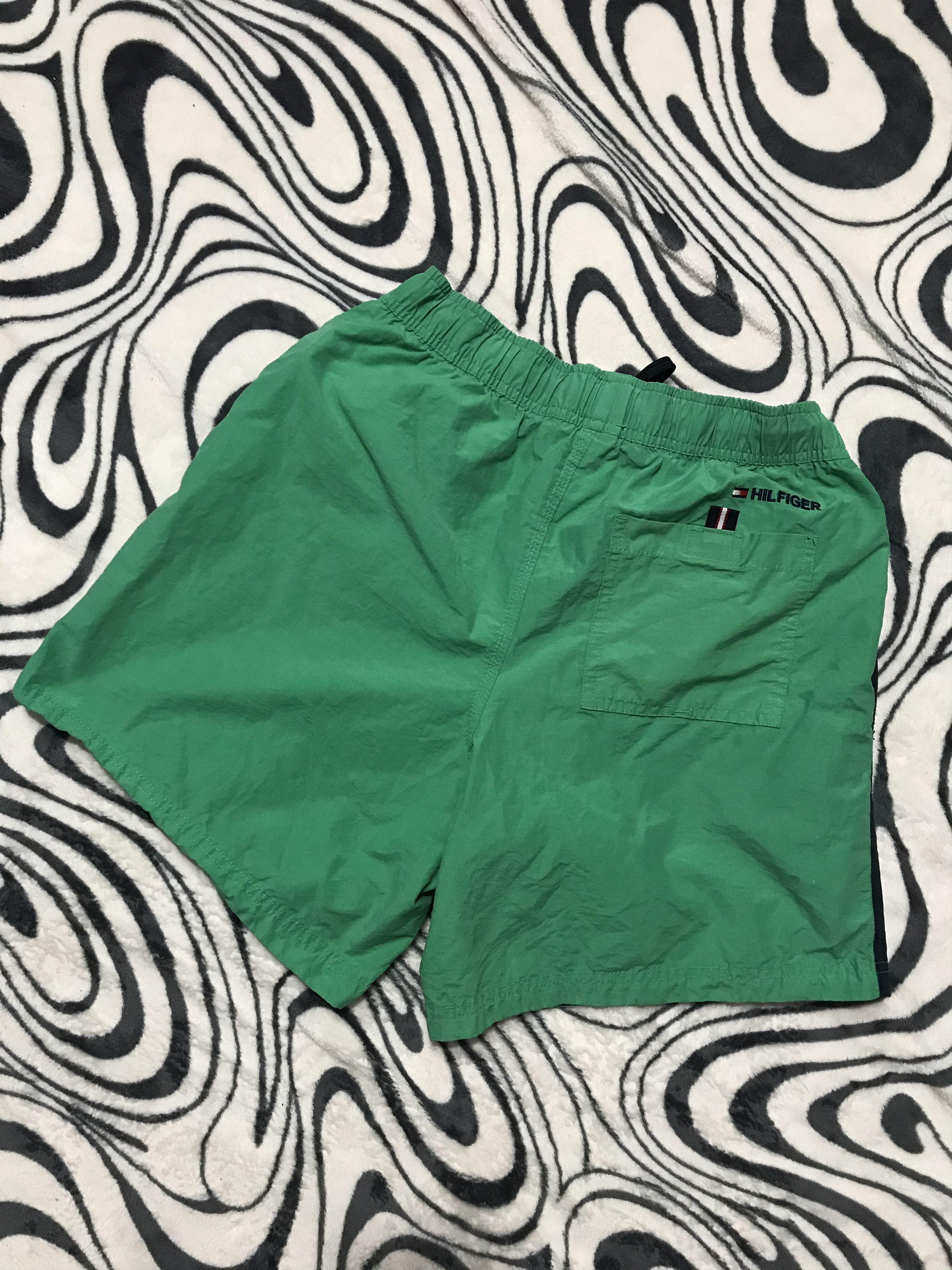 Tommy Hilfiger × Vintage Tommy Hilfiger Mens Big Logo Nylon Shorts Size US 30 / EU 46 - 4 Thumbnail