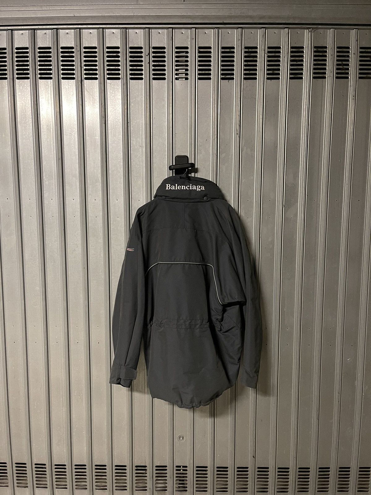 Balenciaga Balenciaga C Shaped Parka Size US M / EU 48-50 / 2 - 7 Thumbnail