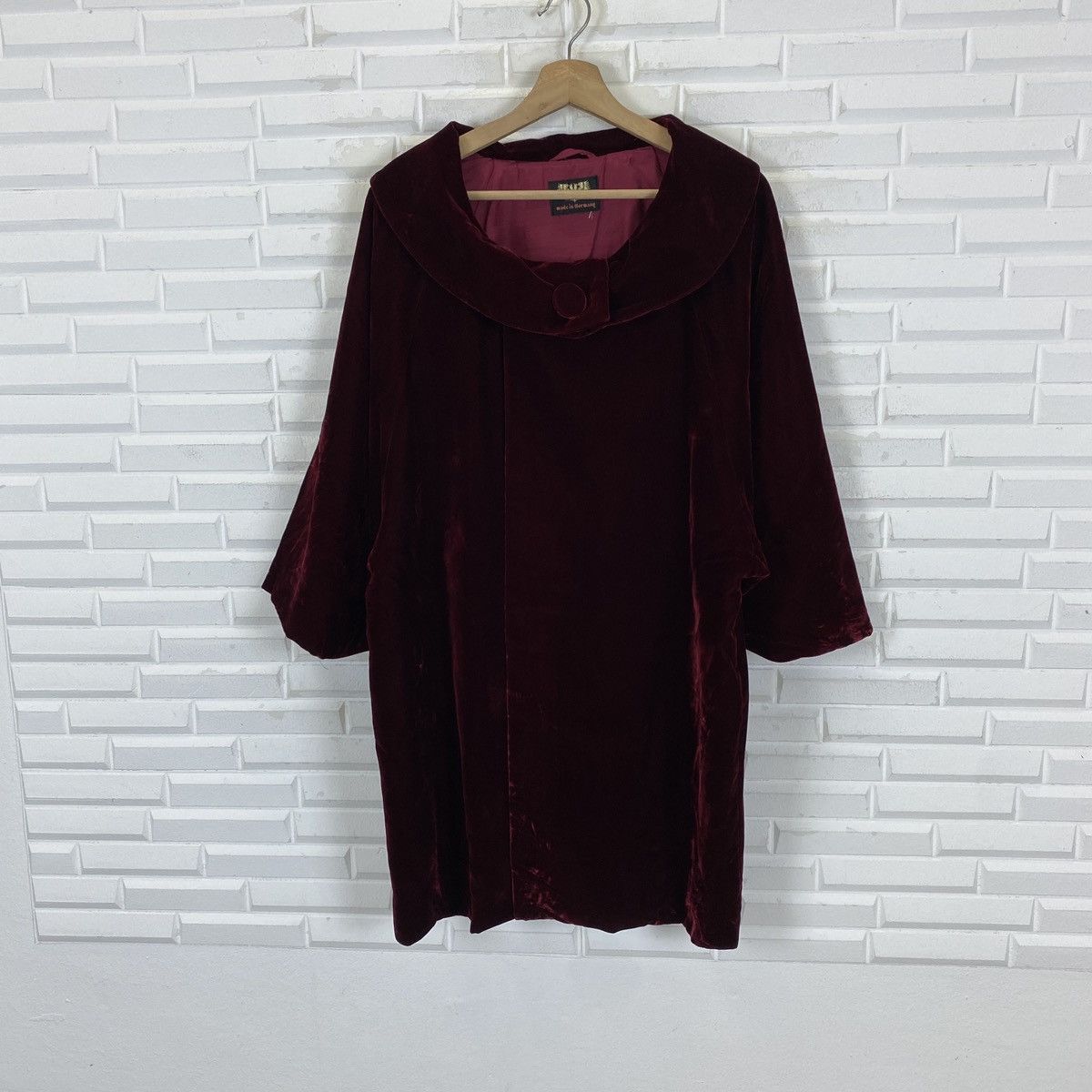 Designer Germany Red Velvet Gown Size M / US 6-8 / IT 42-44 - 2 Thumbnail