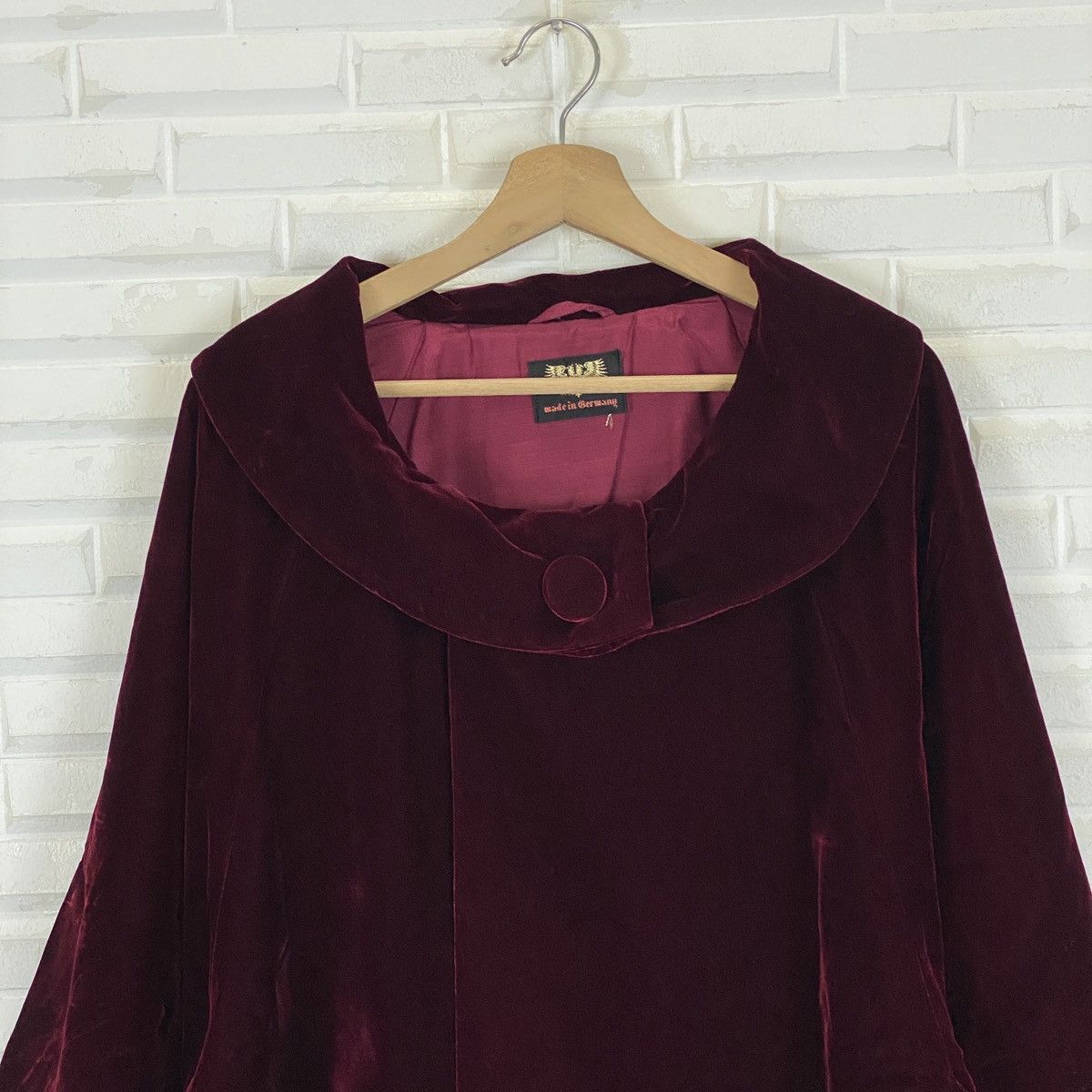 Designer Germany Red Velvet Gown Size M / US 6-8 / IT 42-44 - 4 Thumbnail
