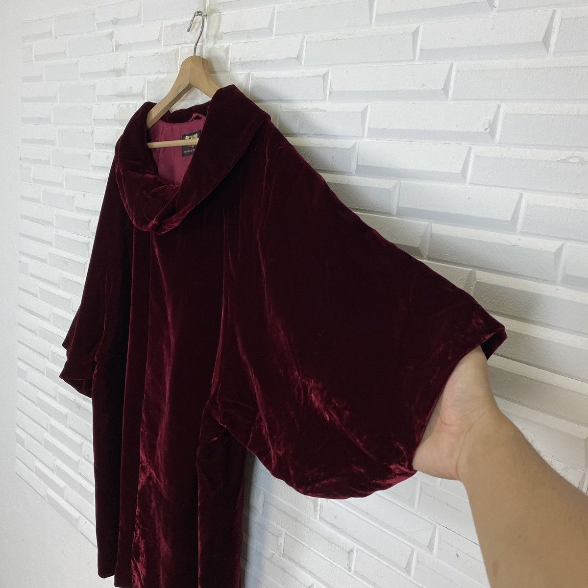 Designer Germany Red Velvet Gown Size M / US 6-8 / IT 42-44 - 8 Thumbnail