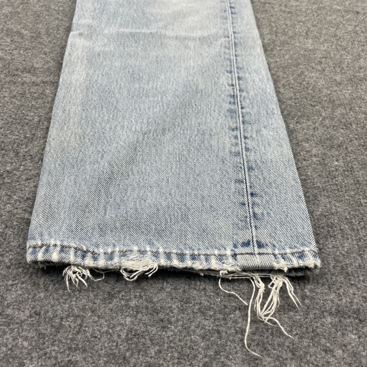 Levi's × Vintage Vintage Levi's 501 Distressed Blue Light Wash -wc Size US 36 / EU 52 - 9 Thumbnail
