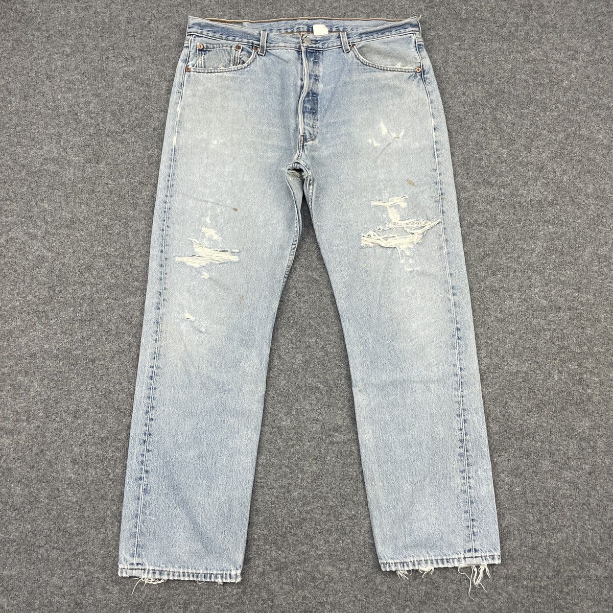 Levi's × Vintage Vintage Levi's 501 Distressed Blue Light Wash -wc Size US 36 / EU 52 - 1 Thumbnail