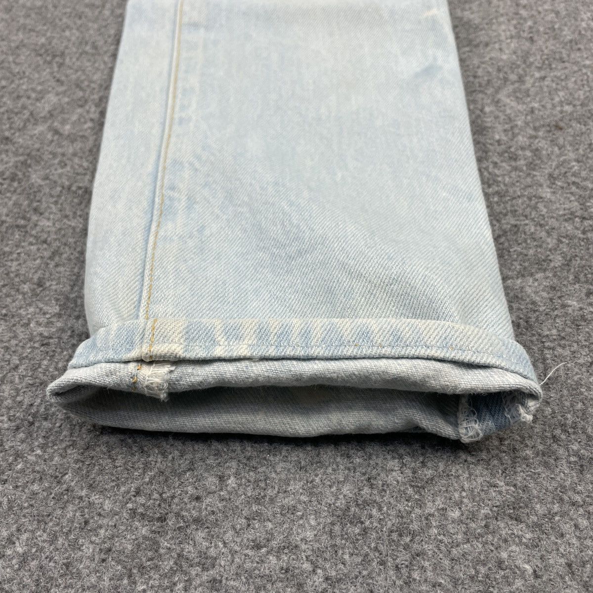 Levi's × Vintage Vintage Levi's 501 Faded Blue Light Wash -wc088 Size US 26 / EU 42 - 4 Thumbnail