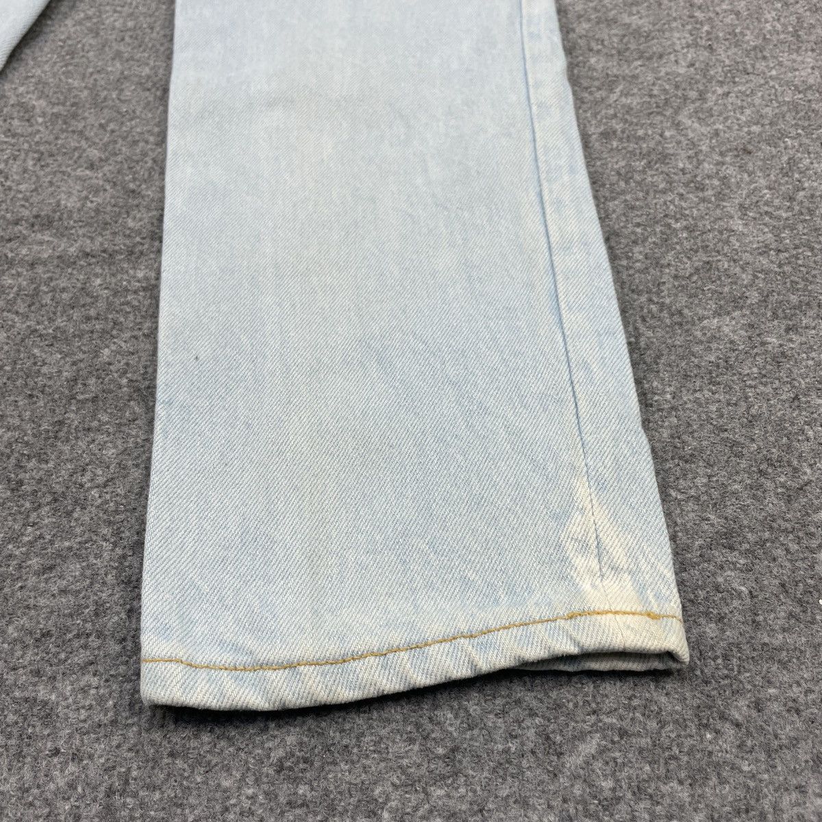 Levi's × Vintage Vintage Levi's 501 Faded Blue Light Wash -wc088 Size US 26 / EU 42 - 7 Thumbnail