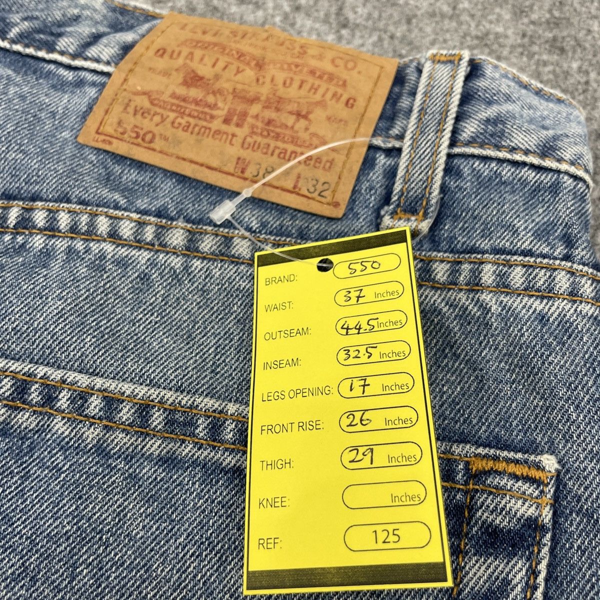 Levi's × Vintage Vintage Levi's 550 Faded Jeans -wc125 Size US 37 - 11 Thumbnail