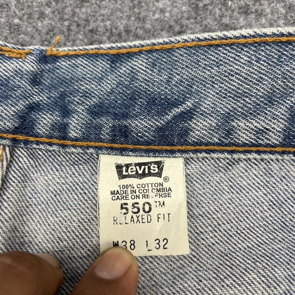 Levi's × Vintage Vintage Levi's 550 Faded Jeans -wc125 Size US 37 - 6 Thumbnail