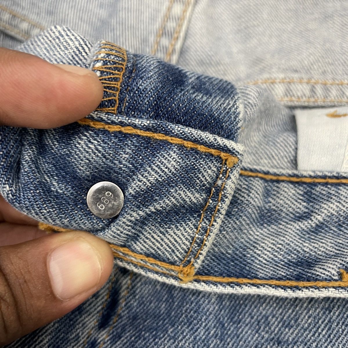Levi's × Vintage Vintage Levi's 550 Faded Jeans -wc125 Size US 37 - 7 Thumbnail
