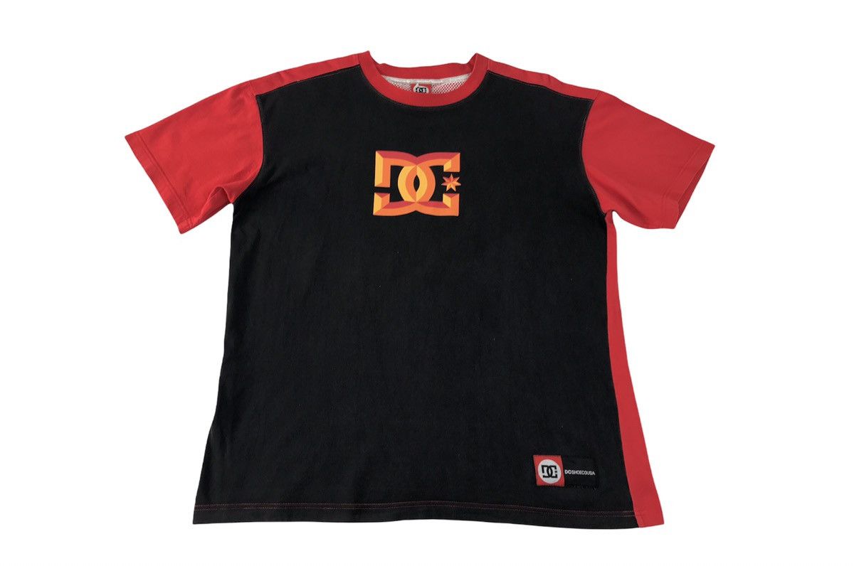 Japanese Brand Dcshoecousa Big Logo two tones Colour Tee Size US L / EU 52-54 / 3 - 1 Thumbnail