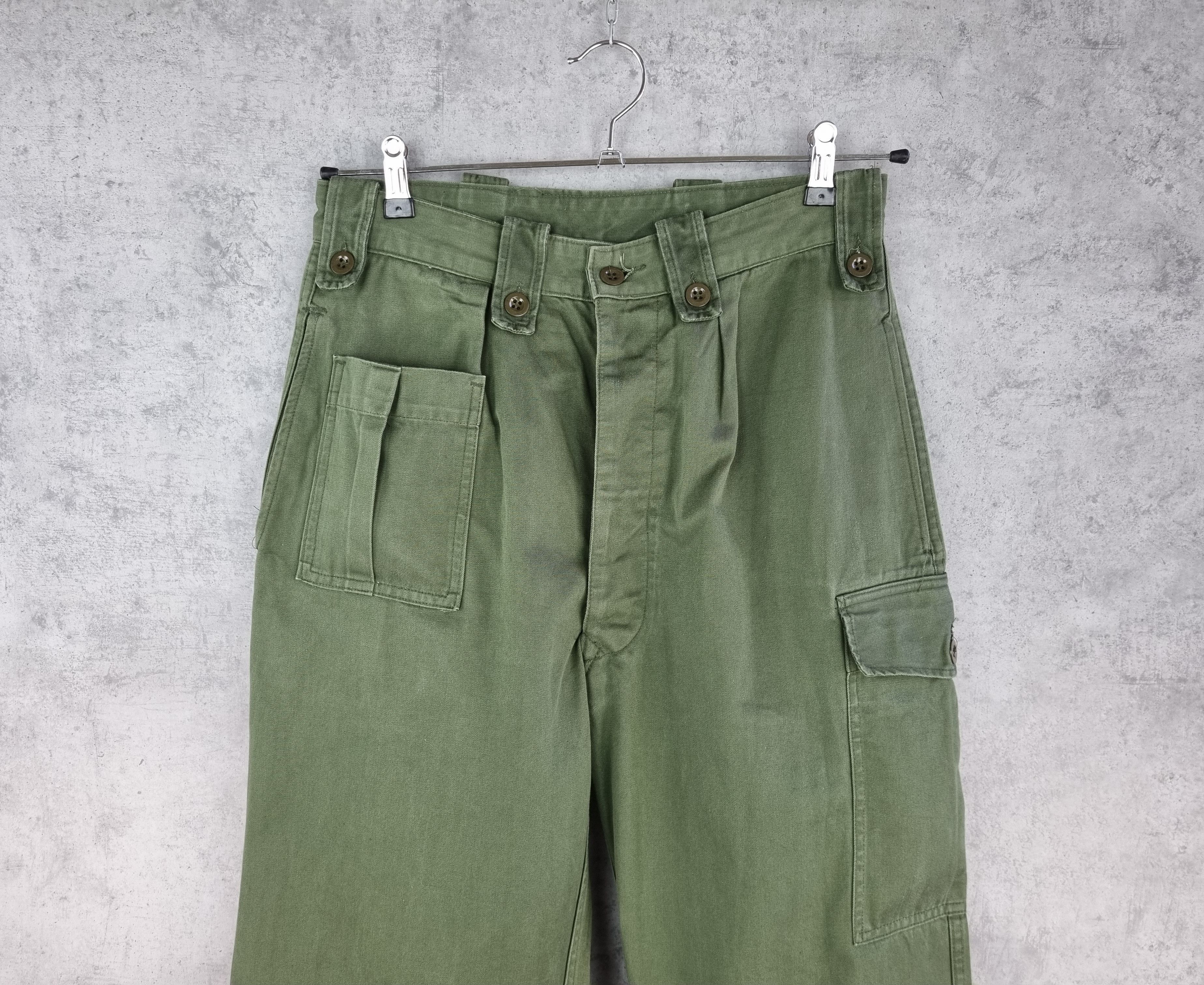 image of Avant Garde x Military 80's High Waist Military Cargo Vintage Pants in Military Green (Size 31)